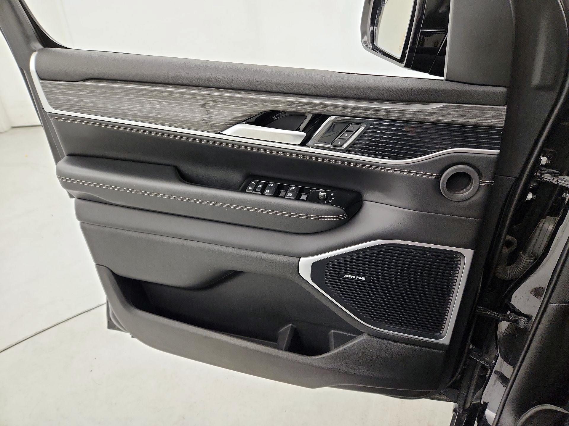 Thumbnail: 2022 Jeep Wagoneer - 12