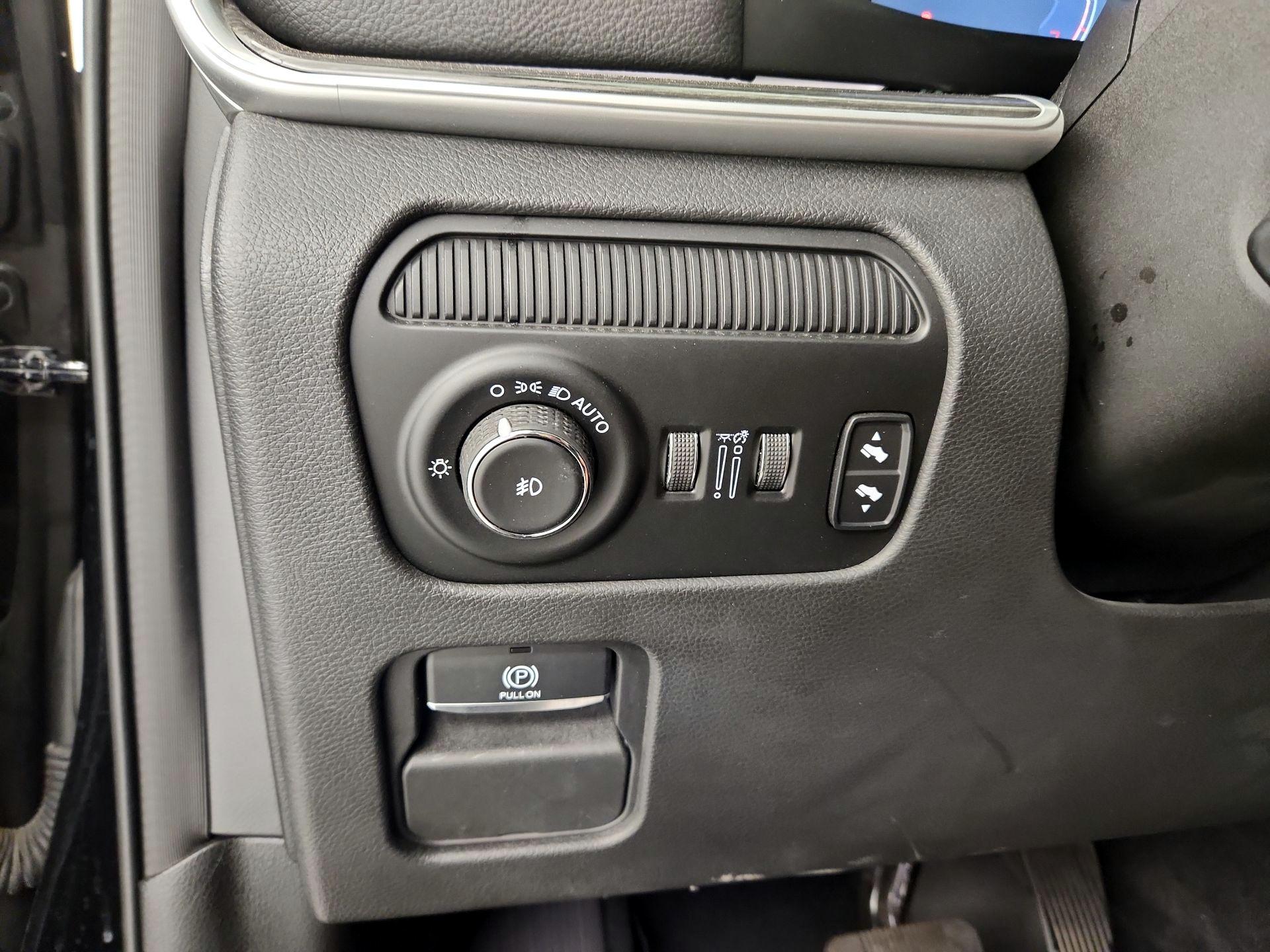 Thumbnail: 2022 Jeep Wagoneer - 13