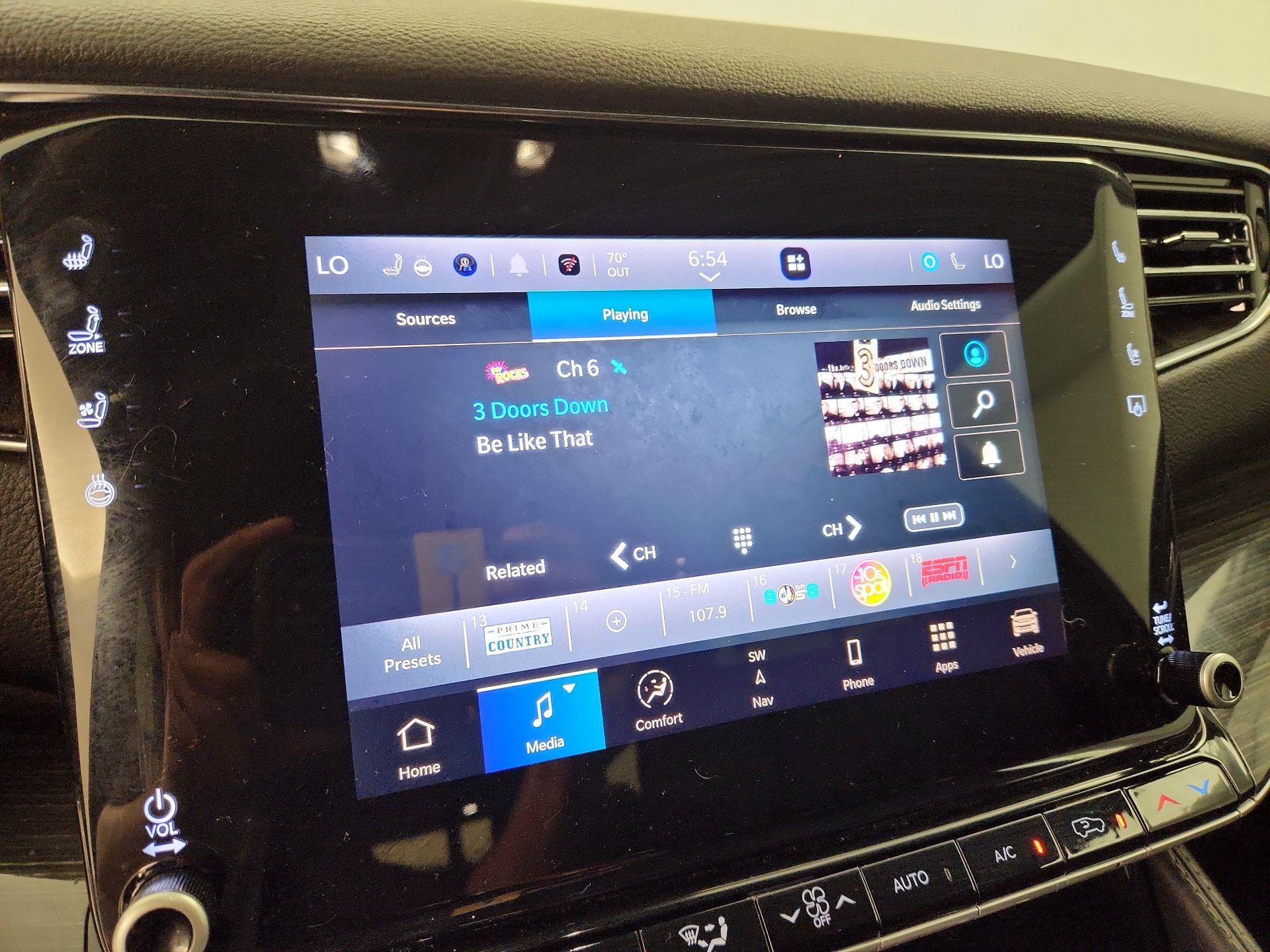 Thumbnail: 2022 Jeep Wagoneer - 16