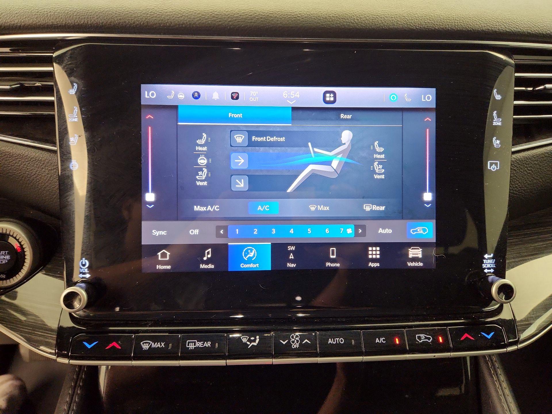 Thumbnail: 2022 Jeep Wagoneer - 17