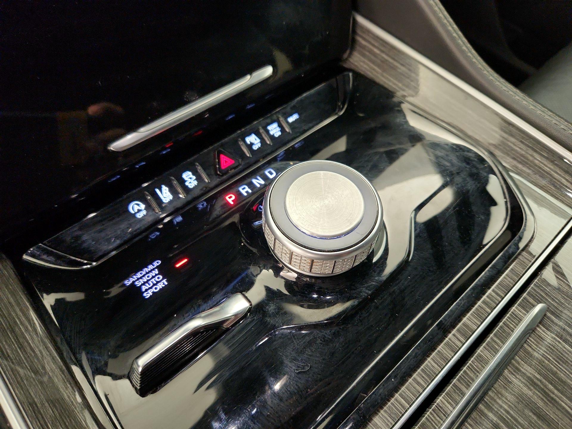 Thumbnail: 2022 Jeep Wagoneer - 18