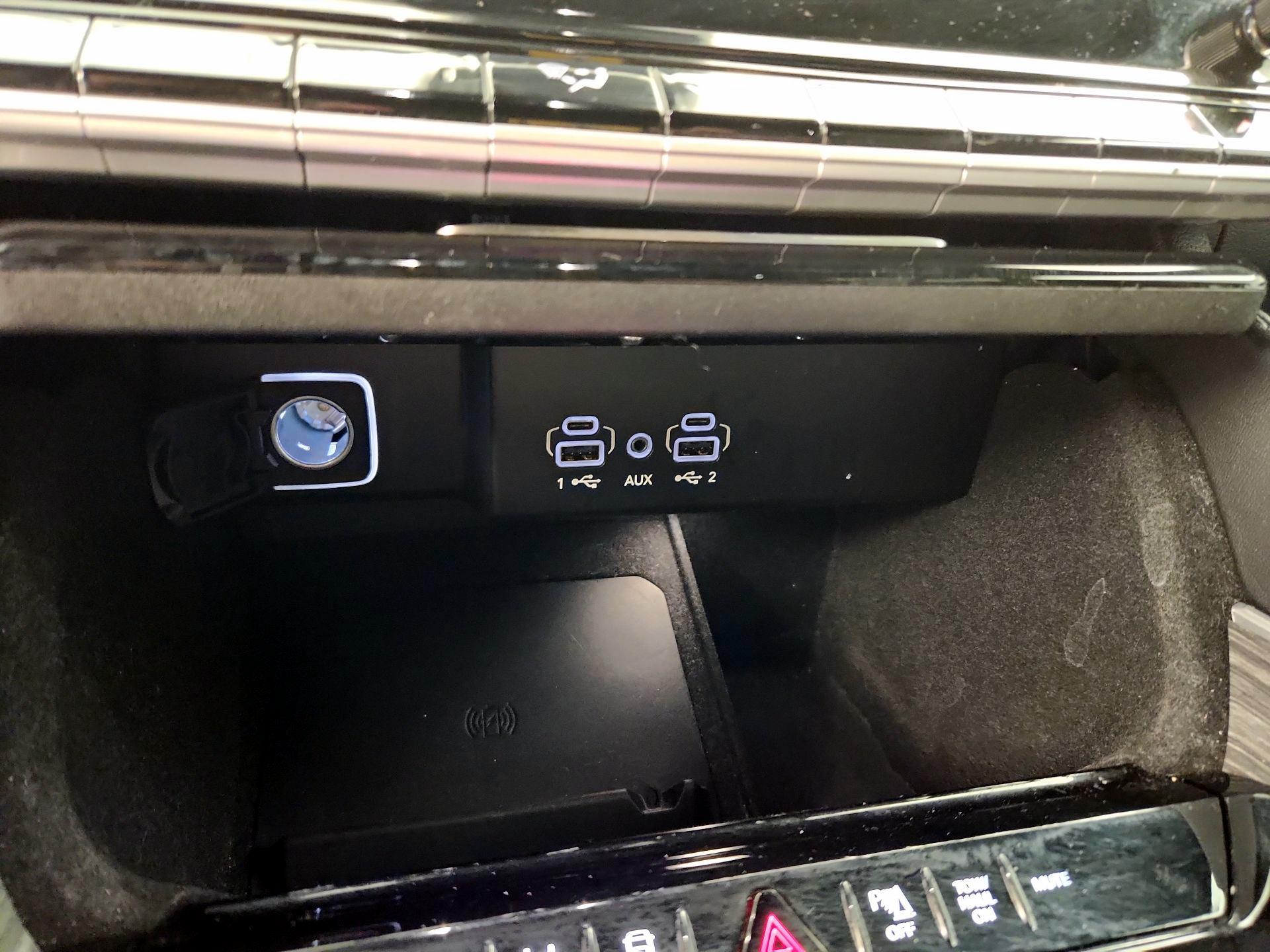 Thumbnail: 2022 Jeep Wagoneer - 19