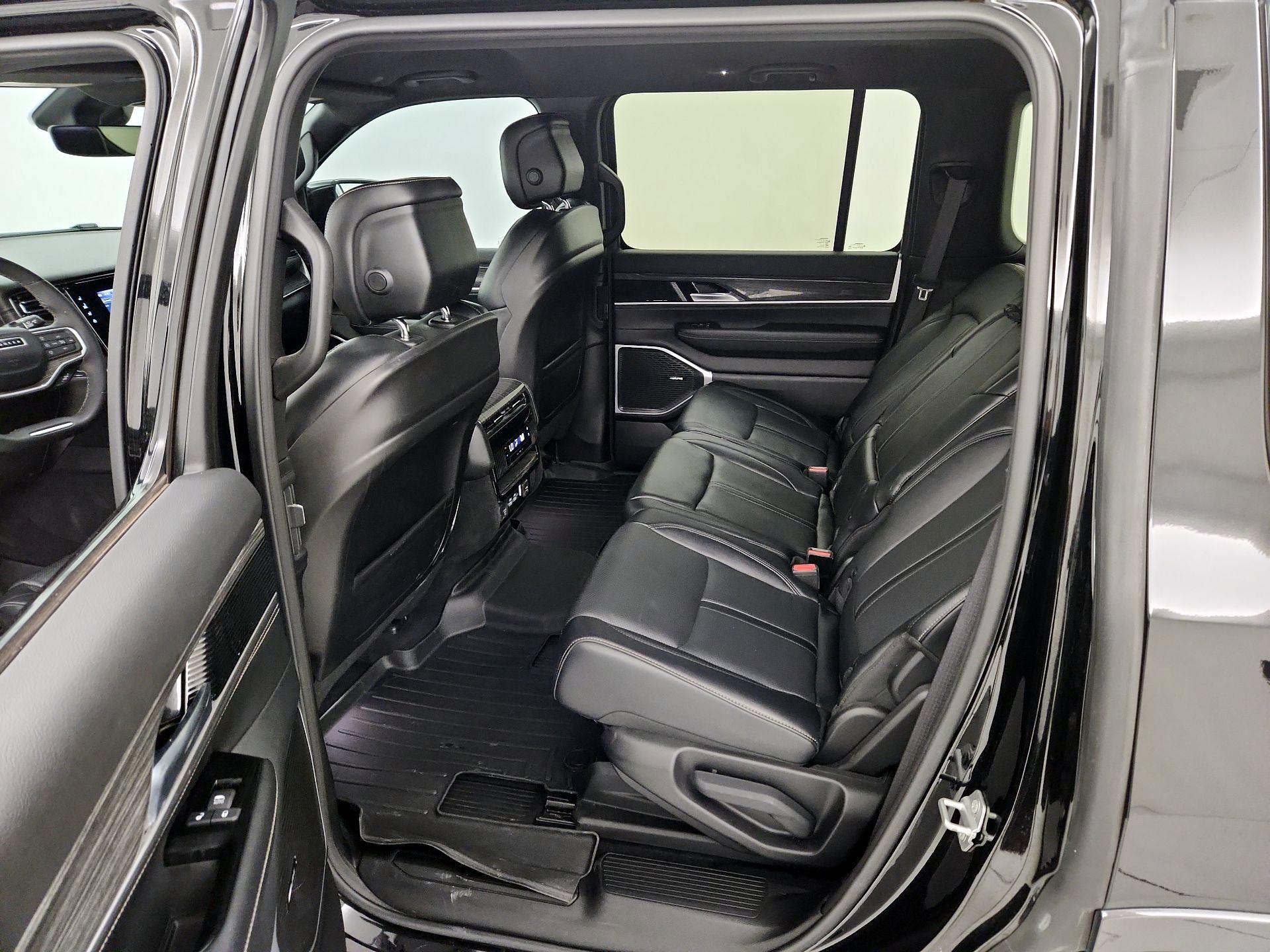 Thumbnail: 2022 Jeep Wagoneer - 20