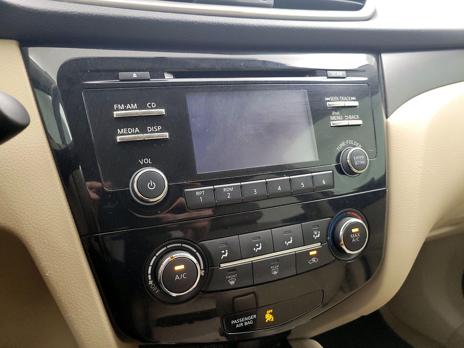 Thumbnail: 2015 Nissan Rogue - 15