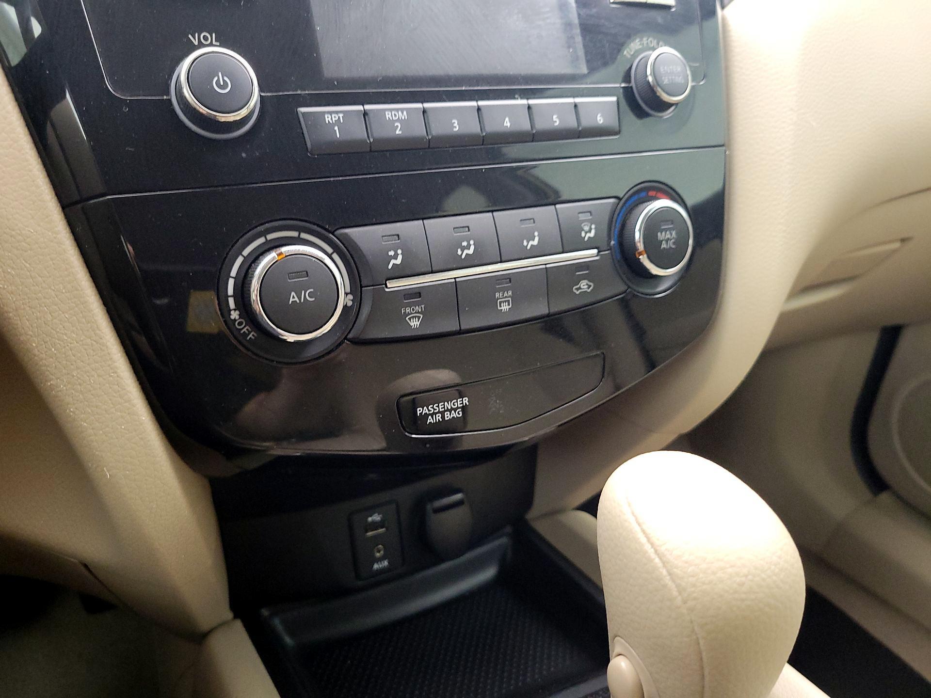 Thumbnail: 2015 Nissan Rogue - 16