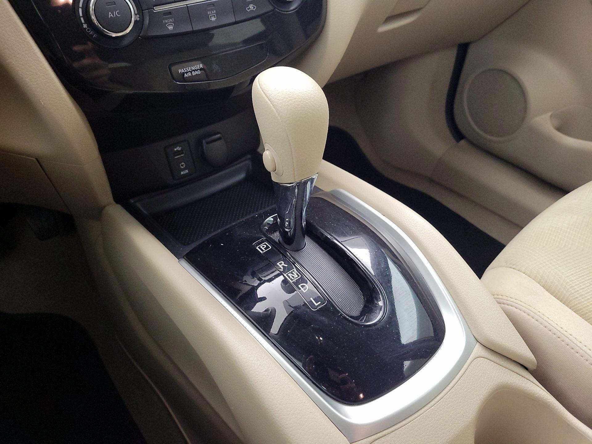 Thumbnail: 2015 Nissan Rogue - 17