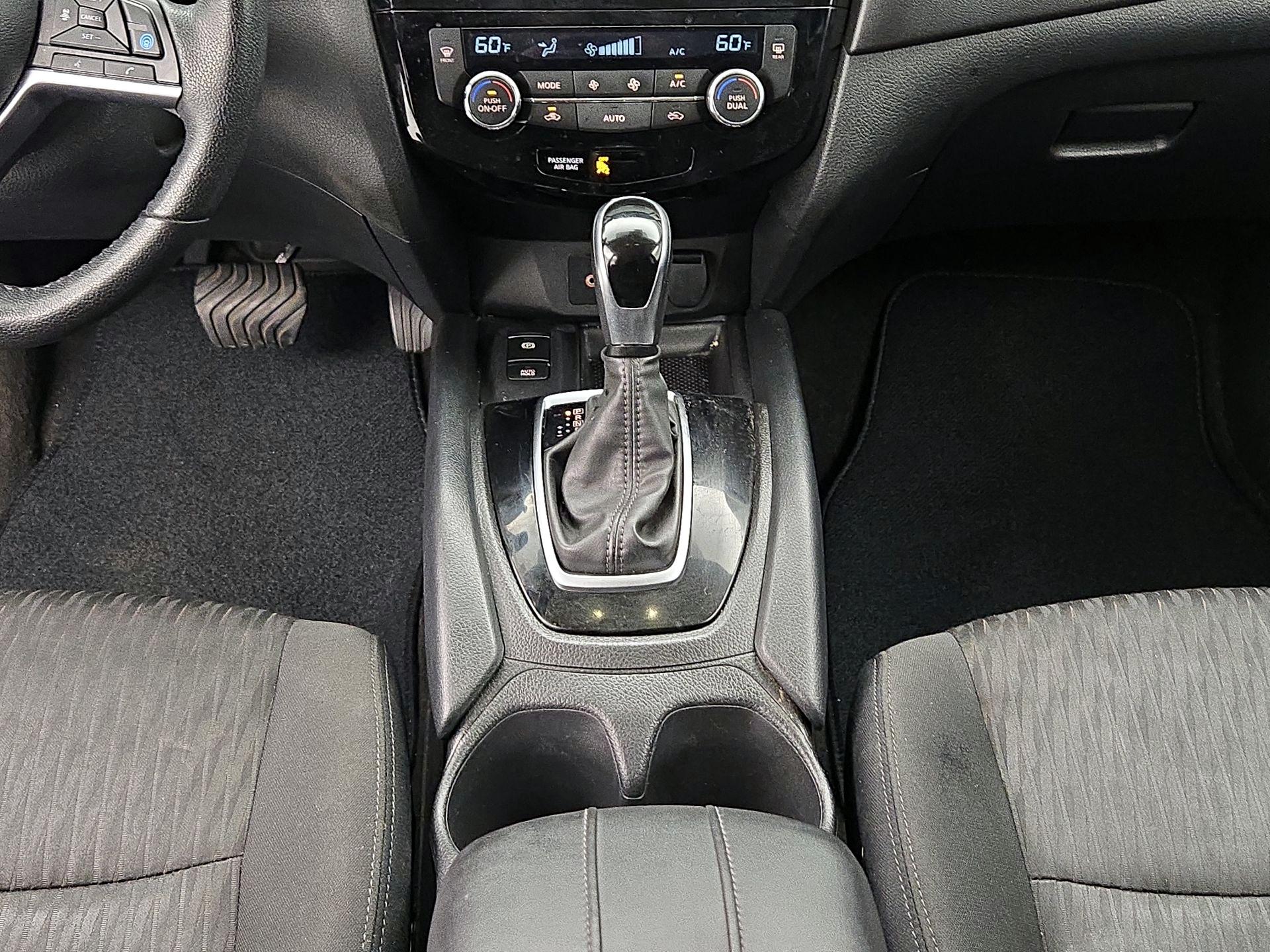Thumbnail: 2020 Nissan Rogue - 18