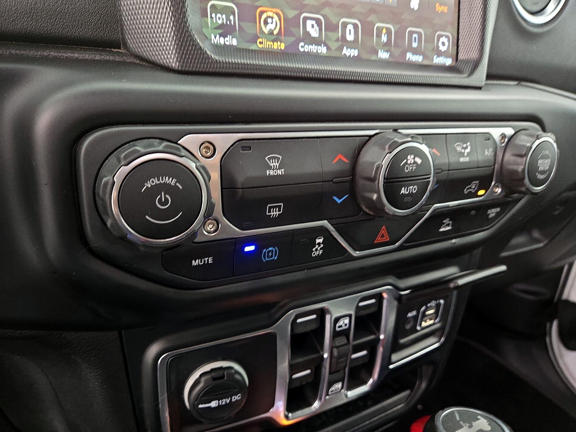 Thumbnail: 2023 Jeep Wrangler - 17