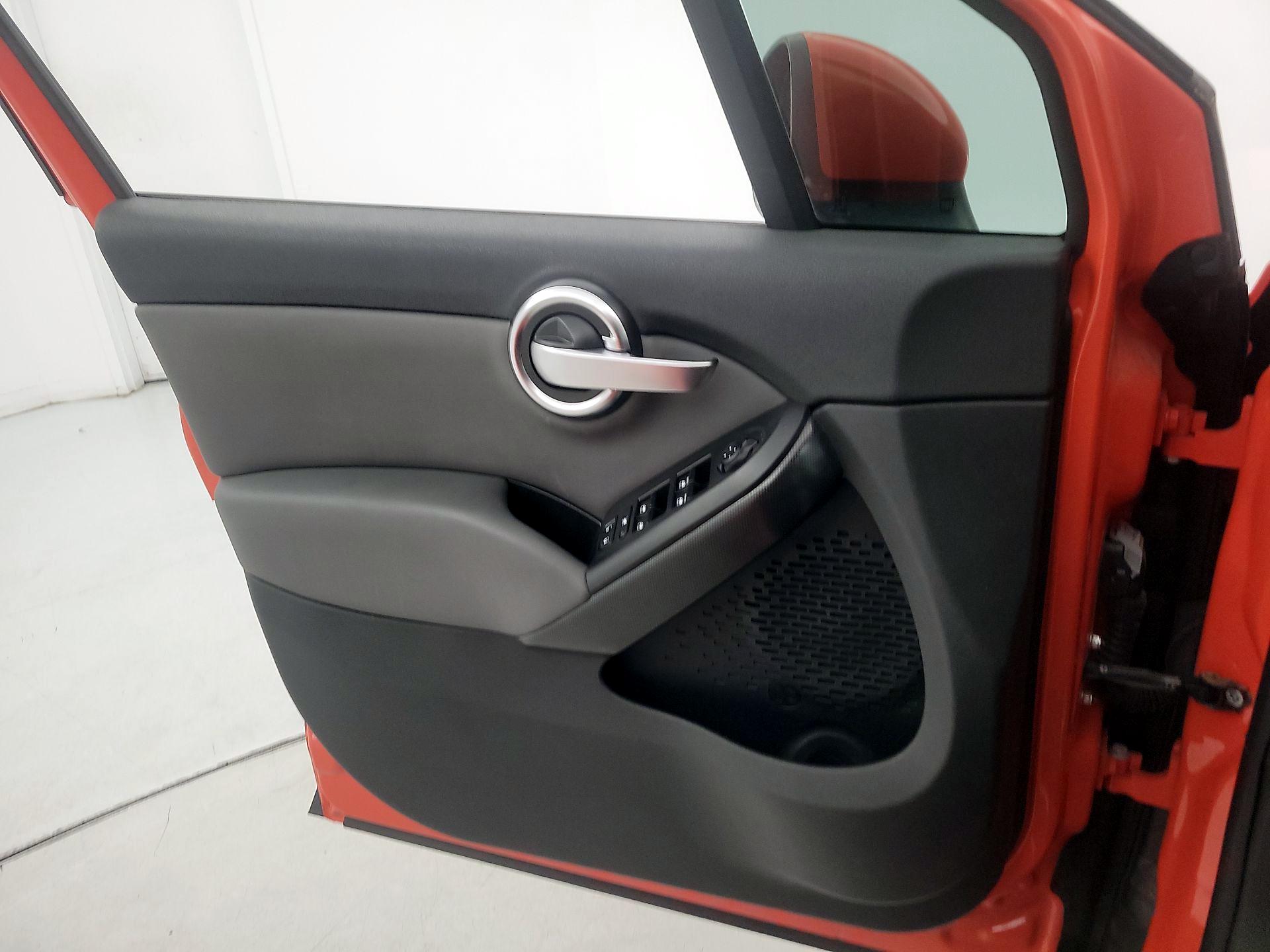 Thumbnail: 2016 Fiat 500X - 12