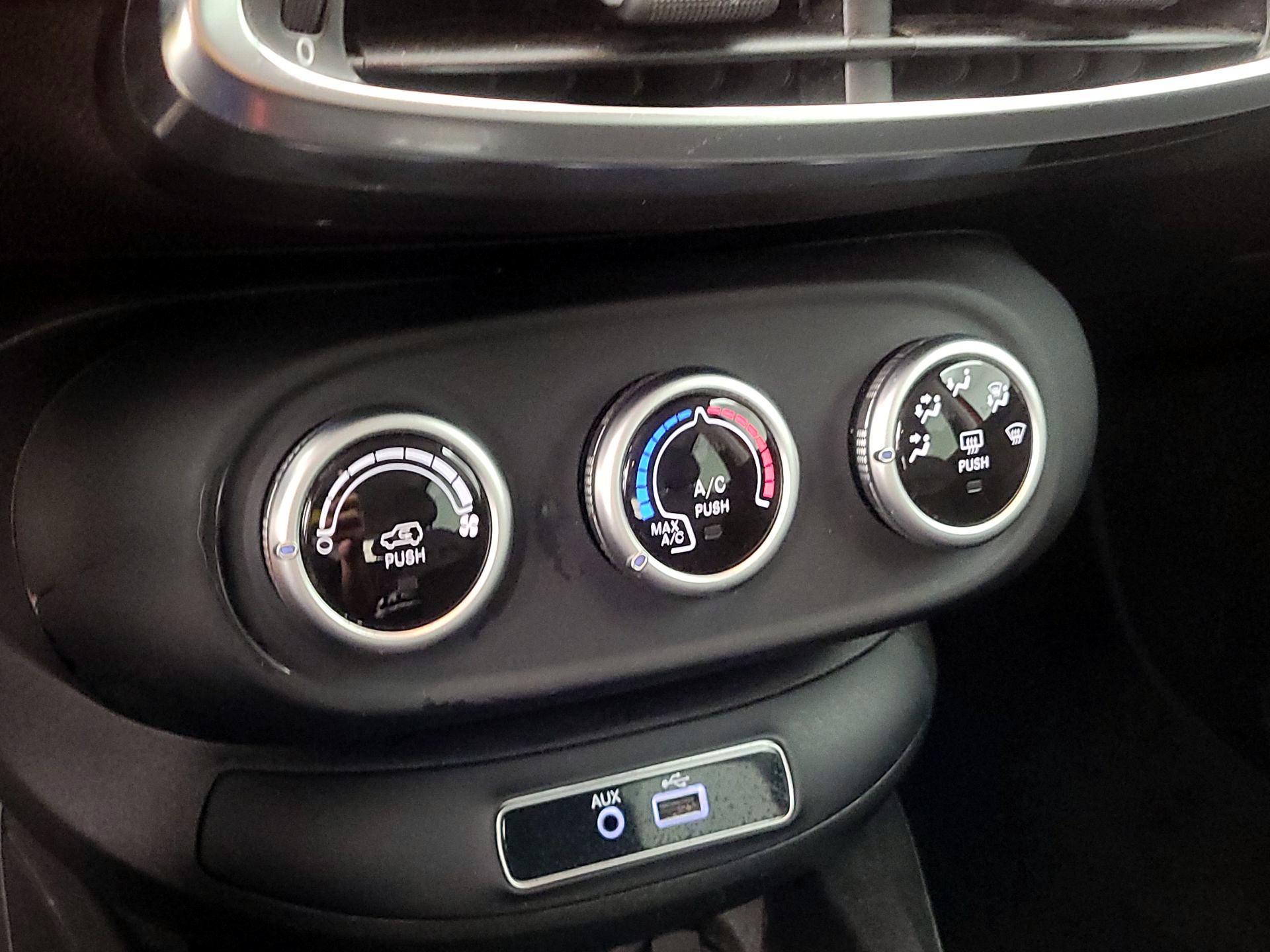 Thumbnail: 2016 Fiat 500X - 15