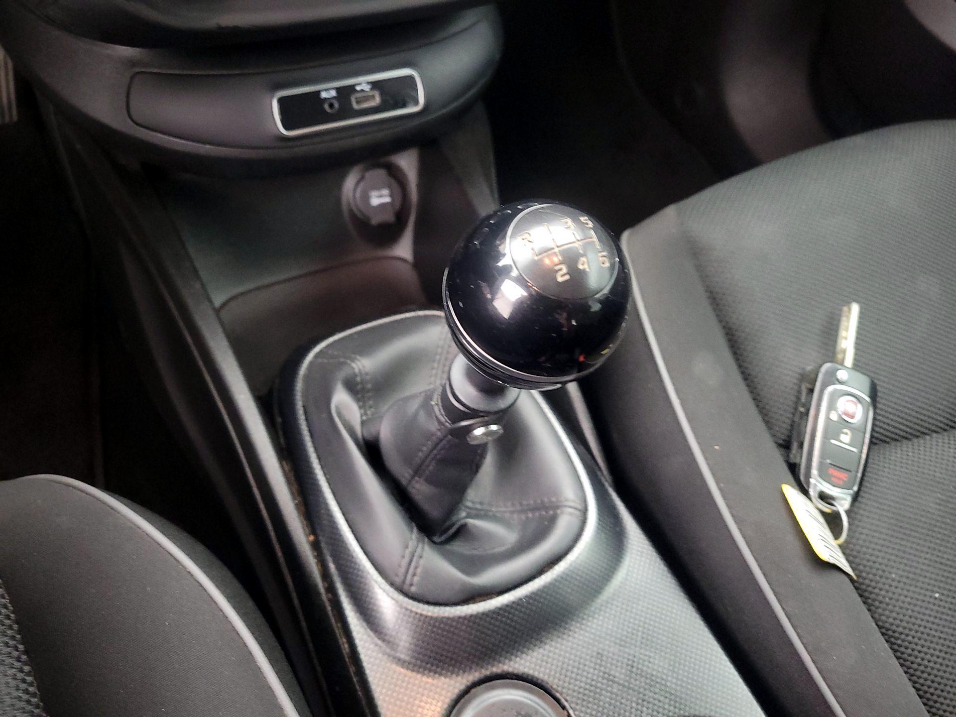 Thumbnail: 2016 Fiat 500X - 16