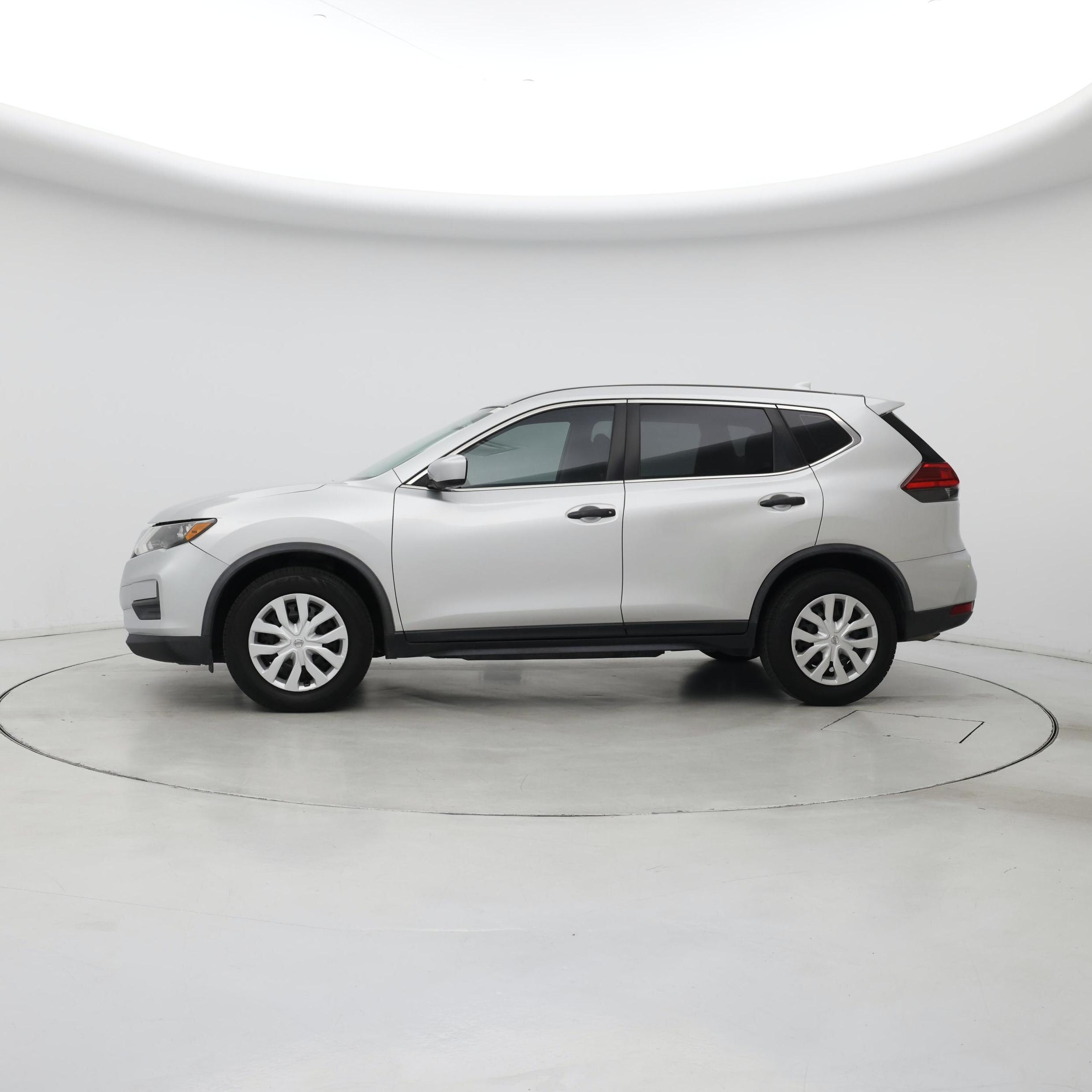 Thumbnail: 2017 Nissan Rogue - 3