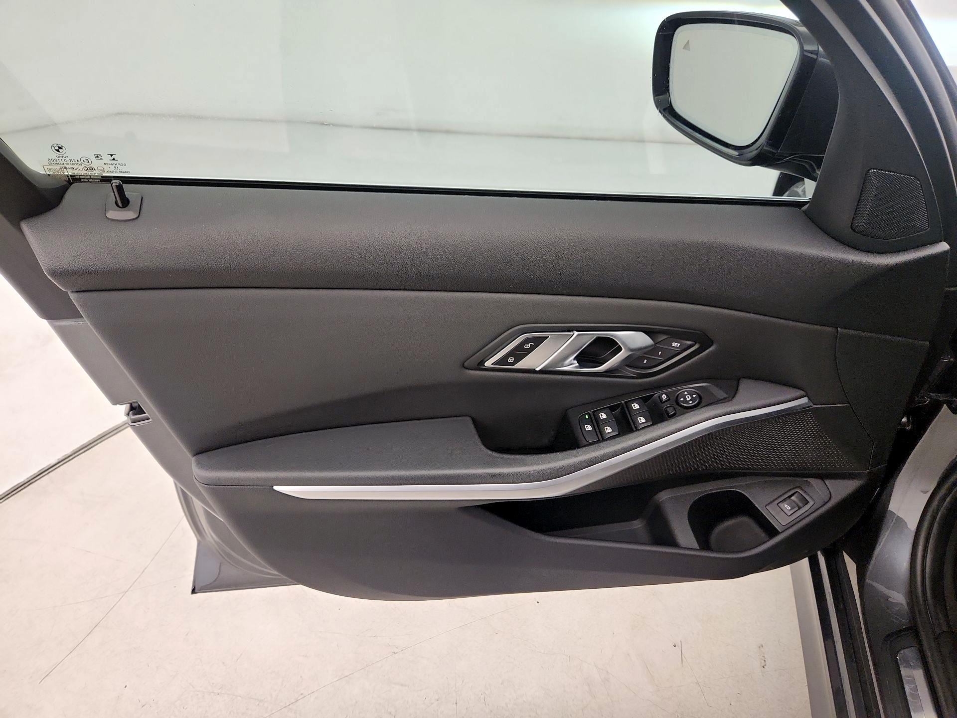 Thumbnail: 2019 BMW 3 Series - 12