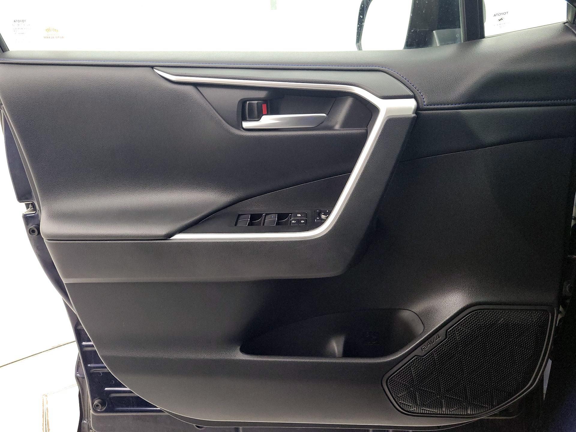 Thumbnail: 2021 Toyota RAV4 - 12