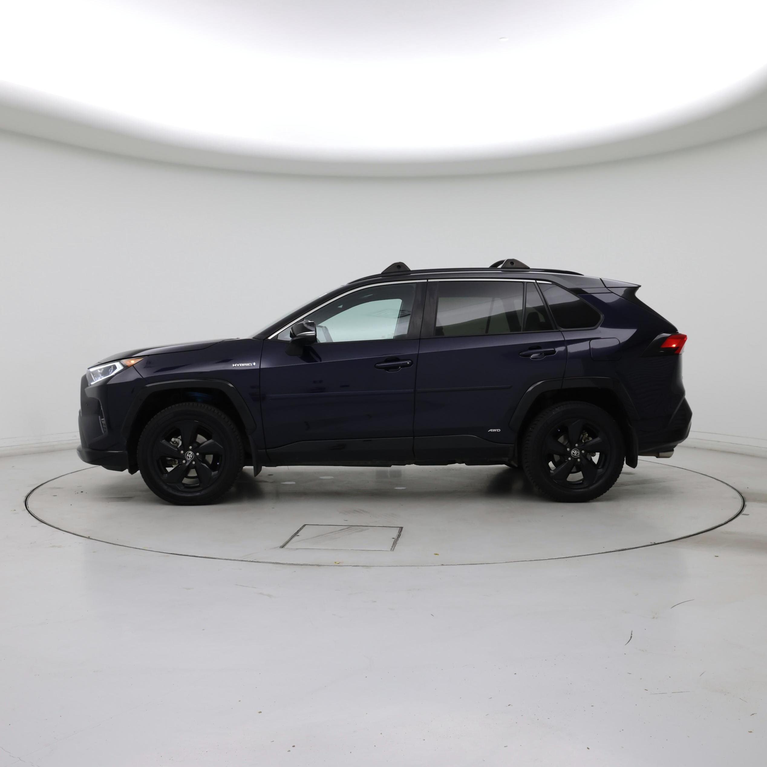 Thumbnail: 2021 Toyota RAV4 - 3