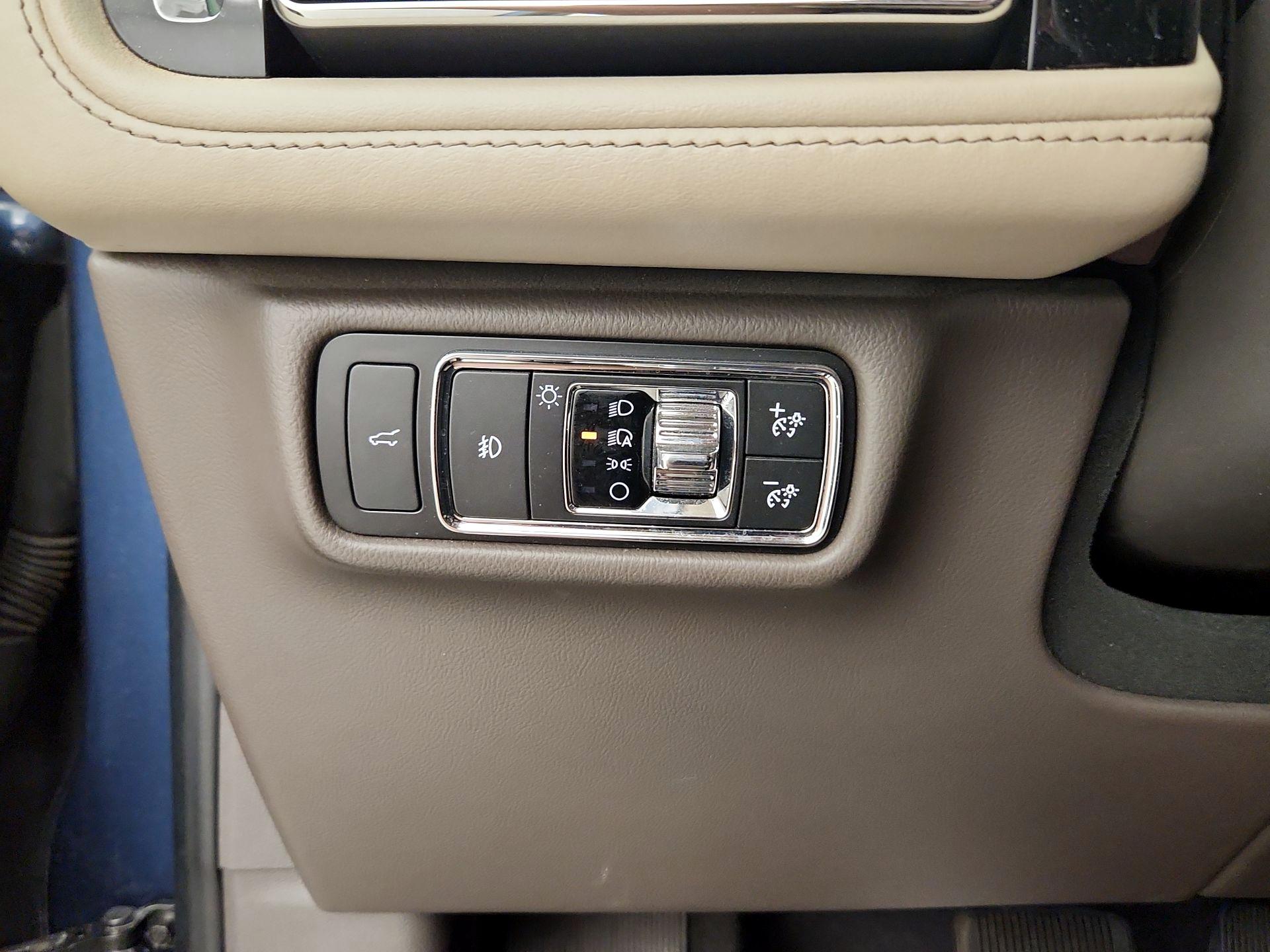 Thumbnail: 2020 Lincoln Aviator - 13