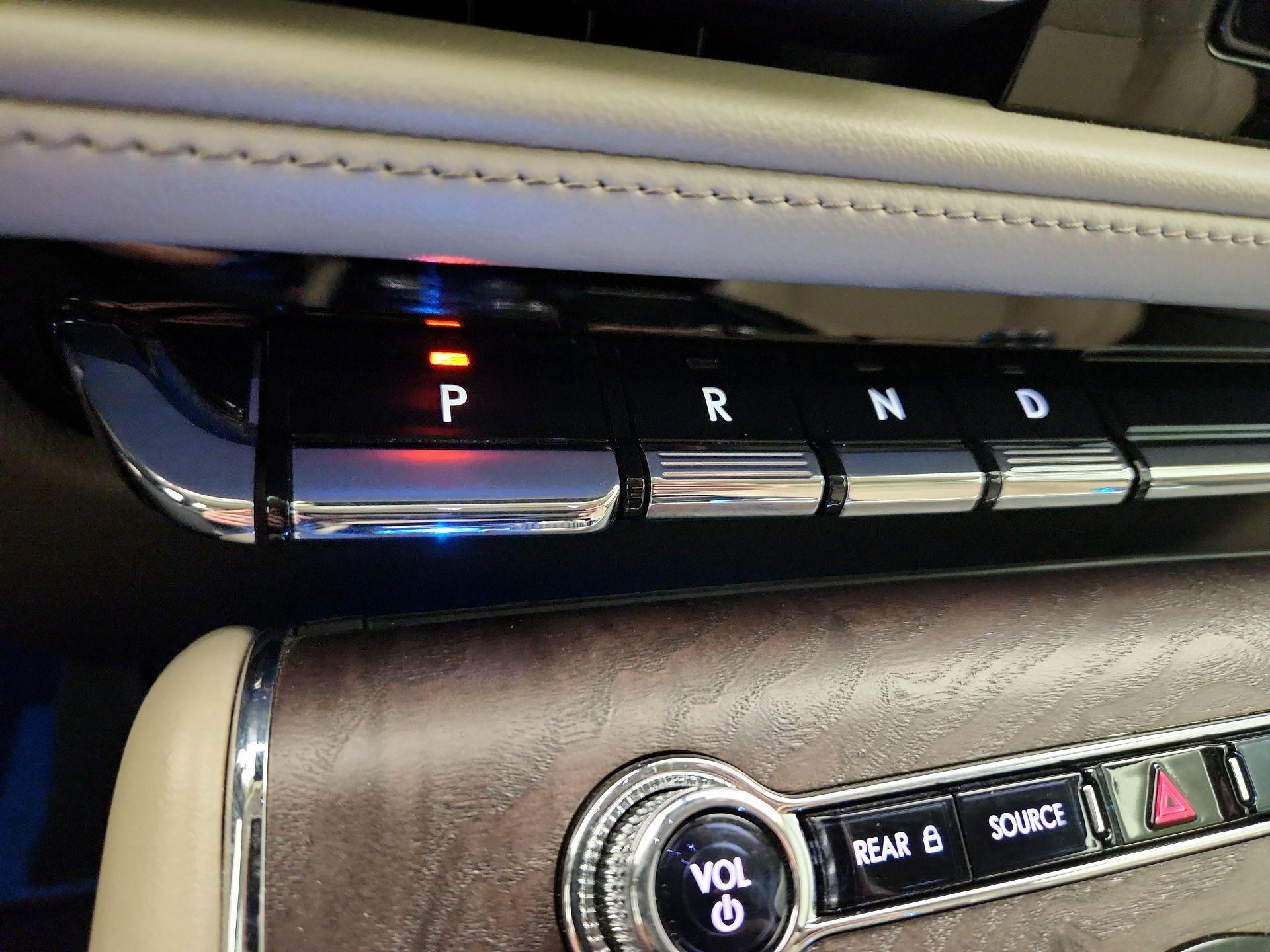 Thumbnail: 2020 Lincoln Aviator - 18