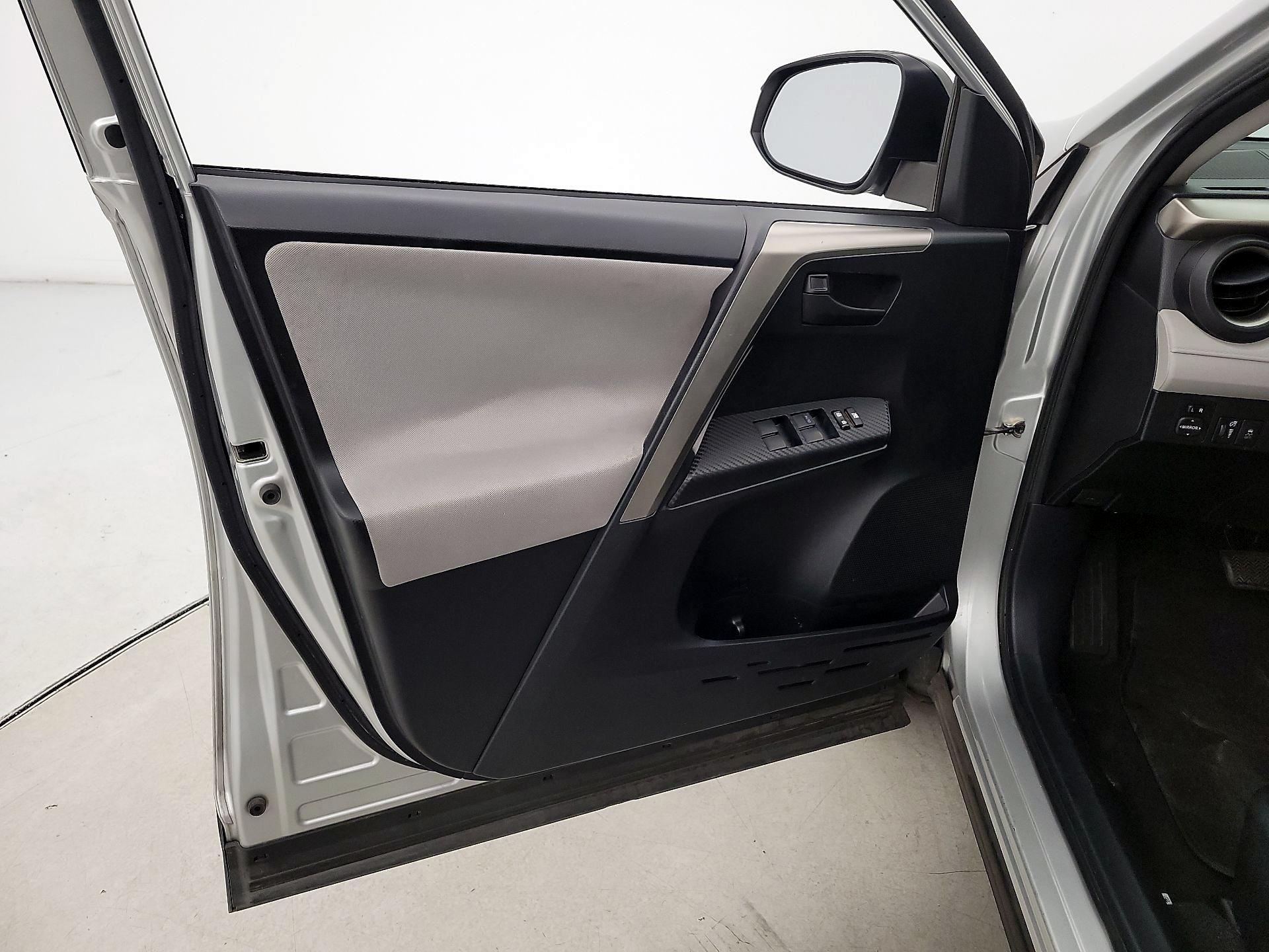 Thumbnail: 2015 Toyota RAV4 - 12