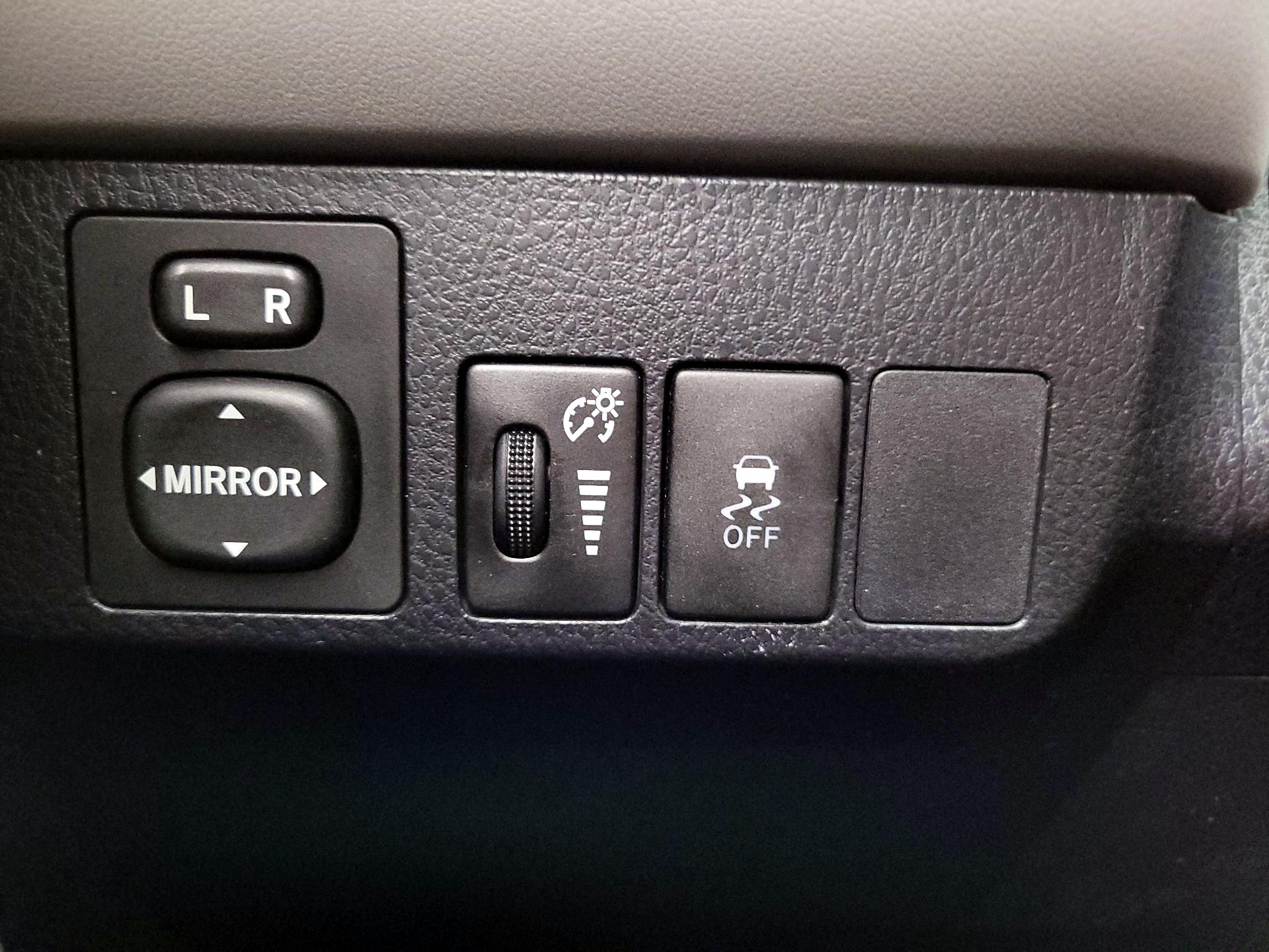 Thumbnail: 2015 Toyota RAV4 - 13