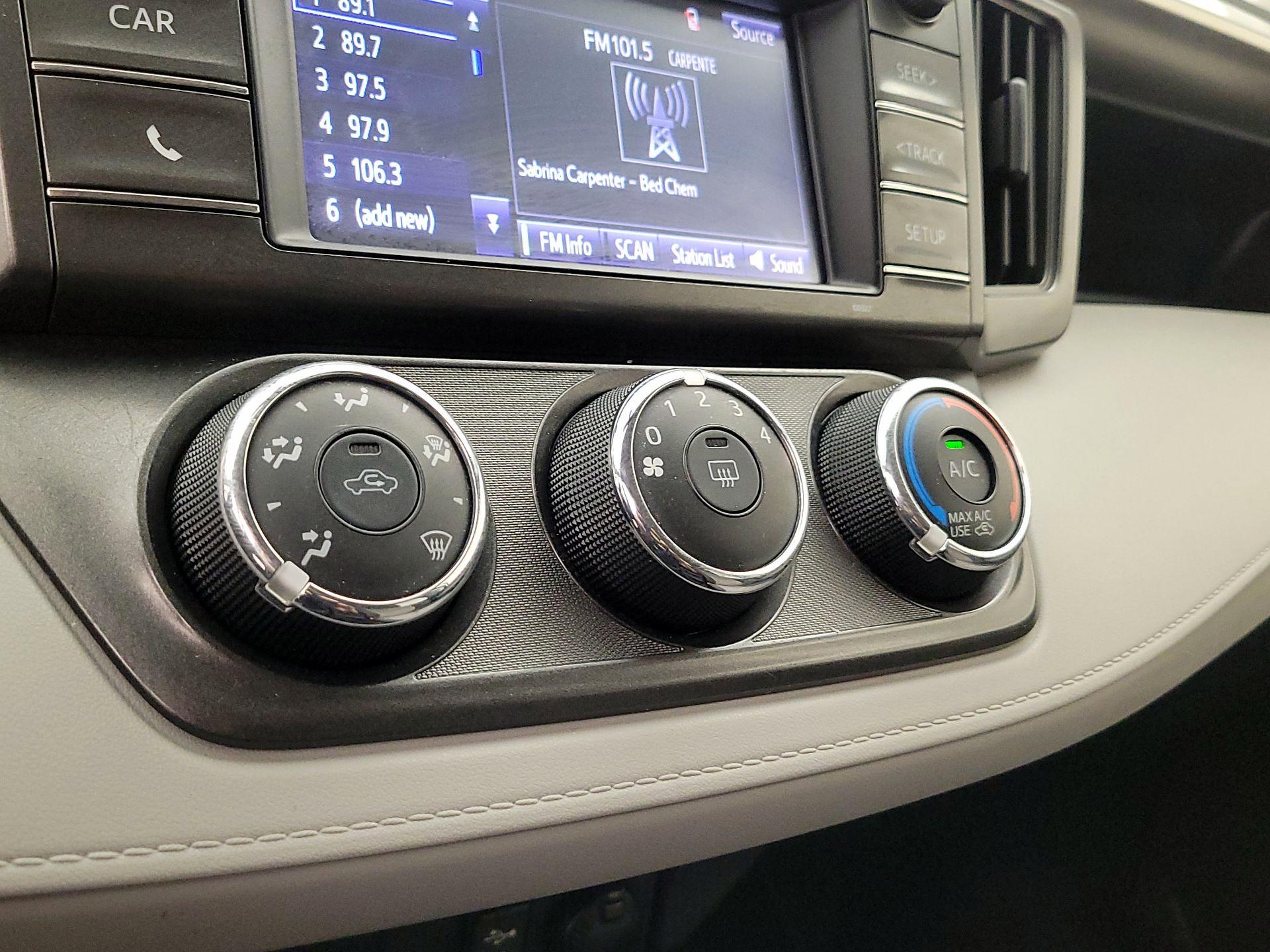 Thumbnail: 2015 Toyota RAV4 - 16