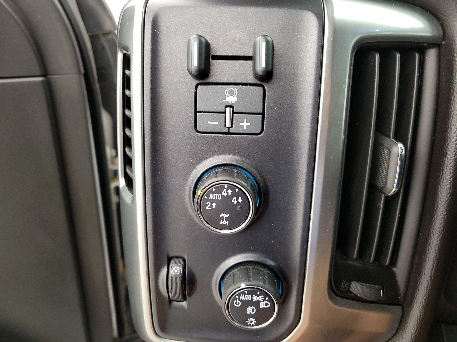 Thumbnail: 2016 Chevrolet Silverado 1500 - 13
