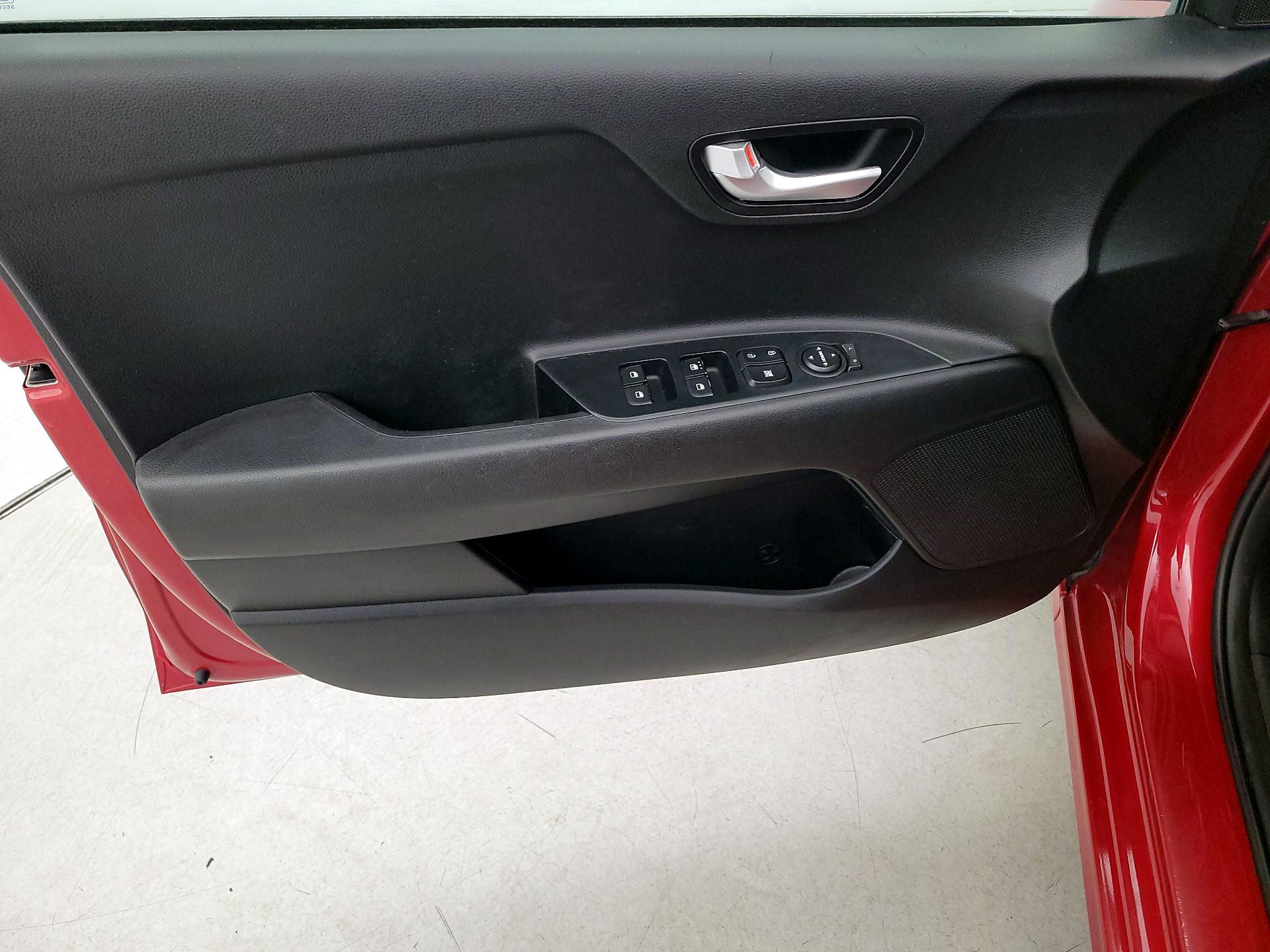 Thumbnail: 2019 Kia Rio - 12
