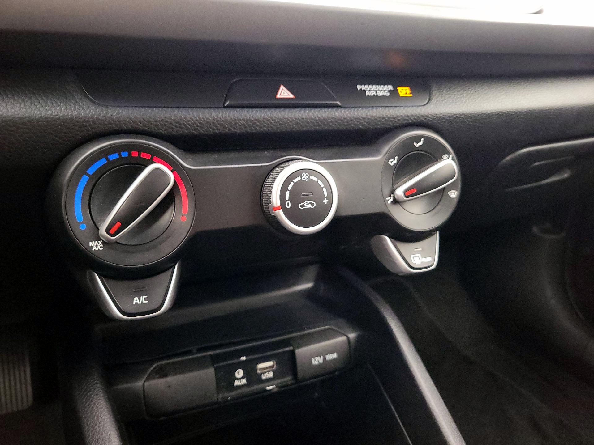 Thumbnail: 2019 Kia Rio - 16