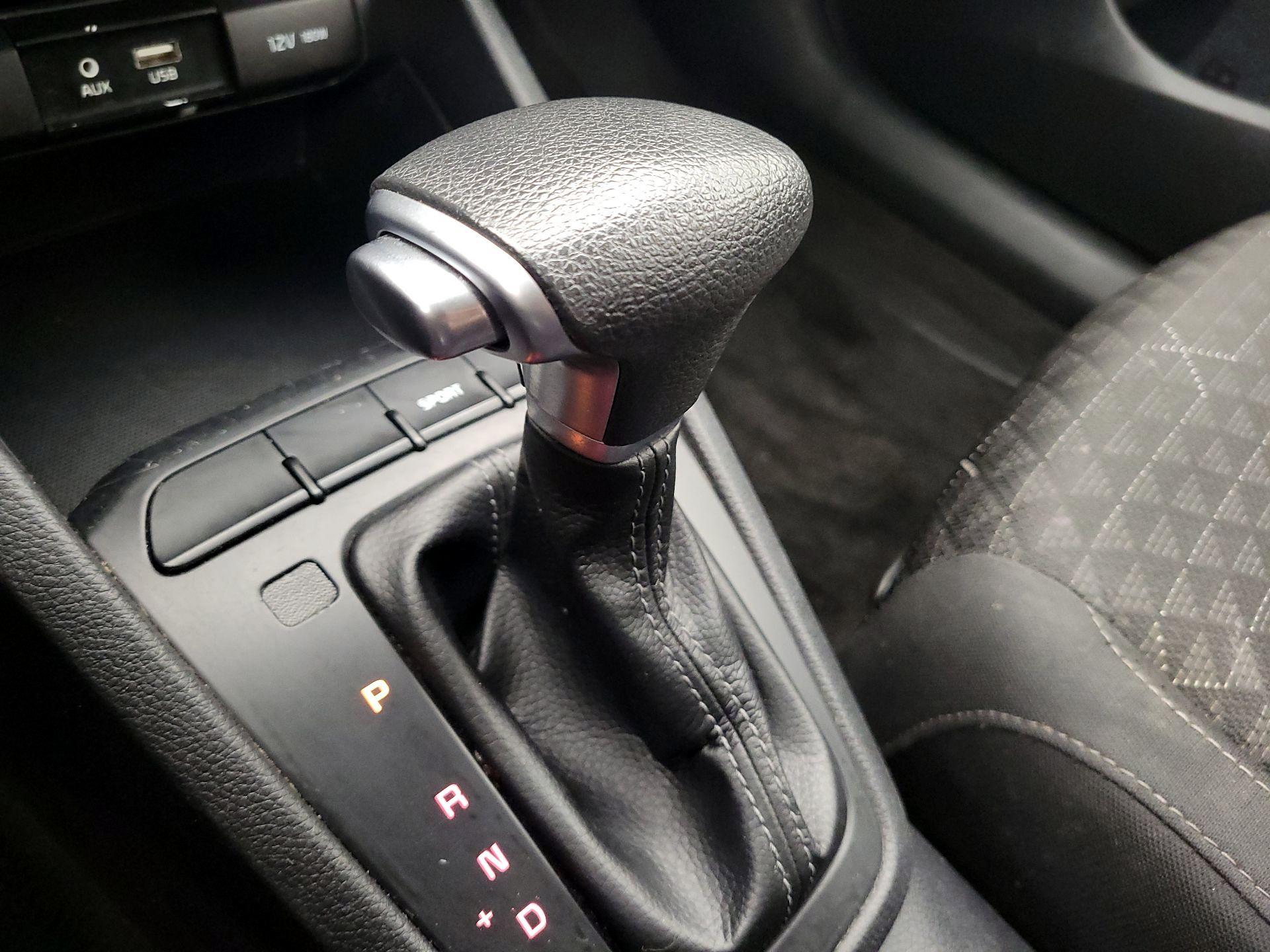 Thumbnail: 2019 Kia Rio - 17