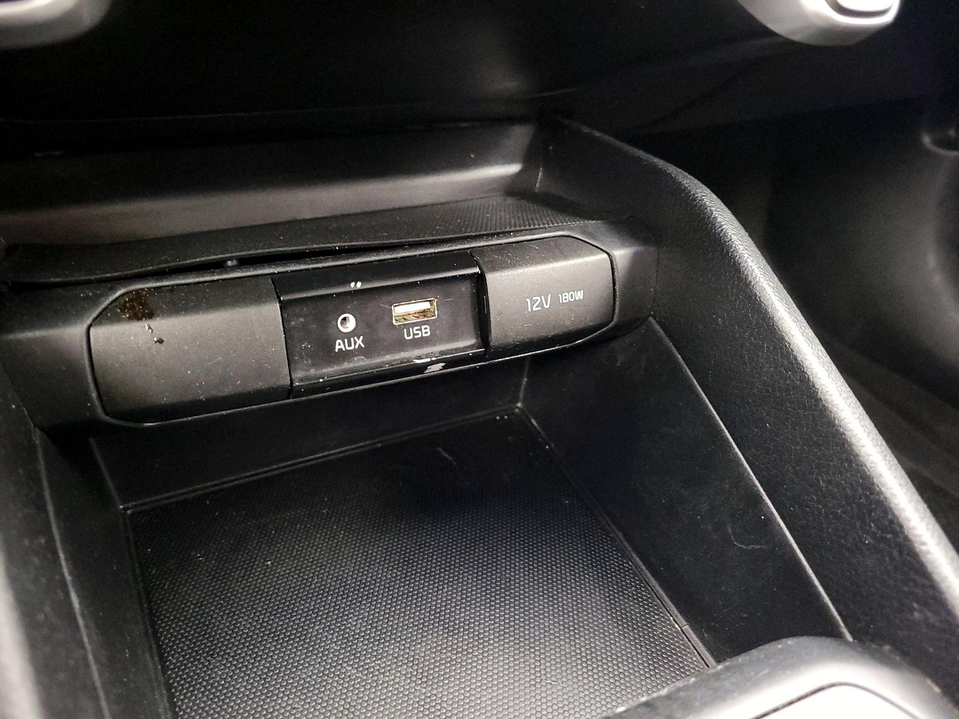 Thumbnail: 2019 Kia Rio - 18