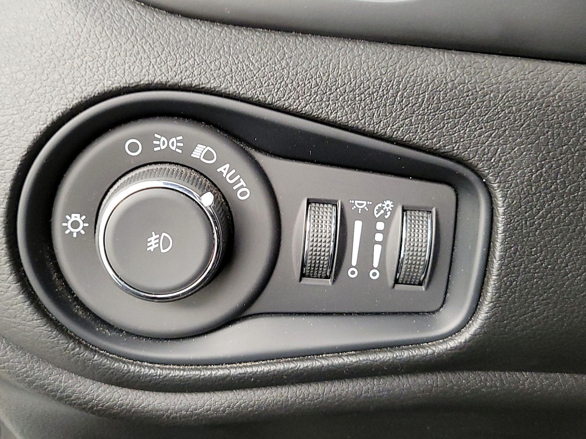 Thumbnail: 2022 Jeep Renegade - 13