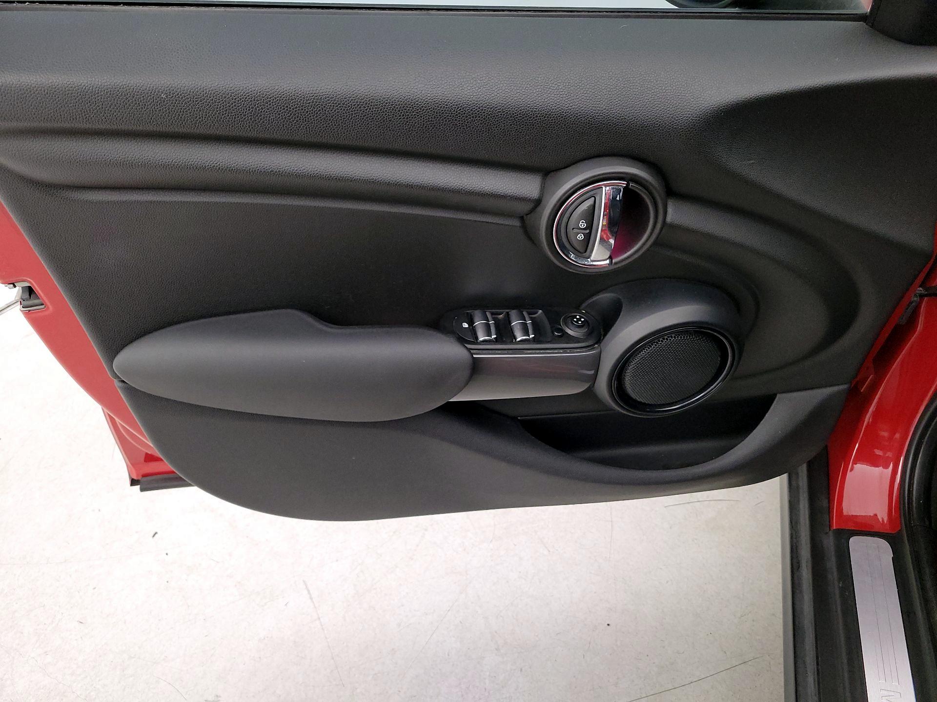 Thumbnail: 2015 MINI Cooper Hardtop - 12