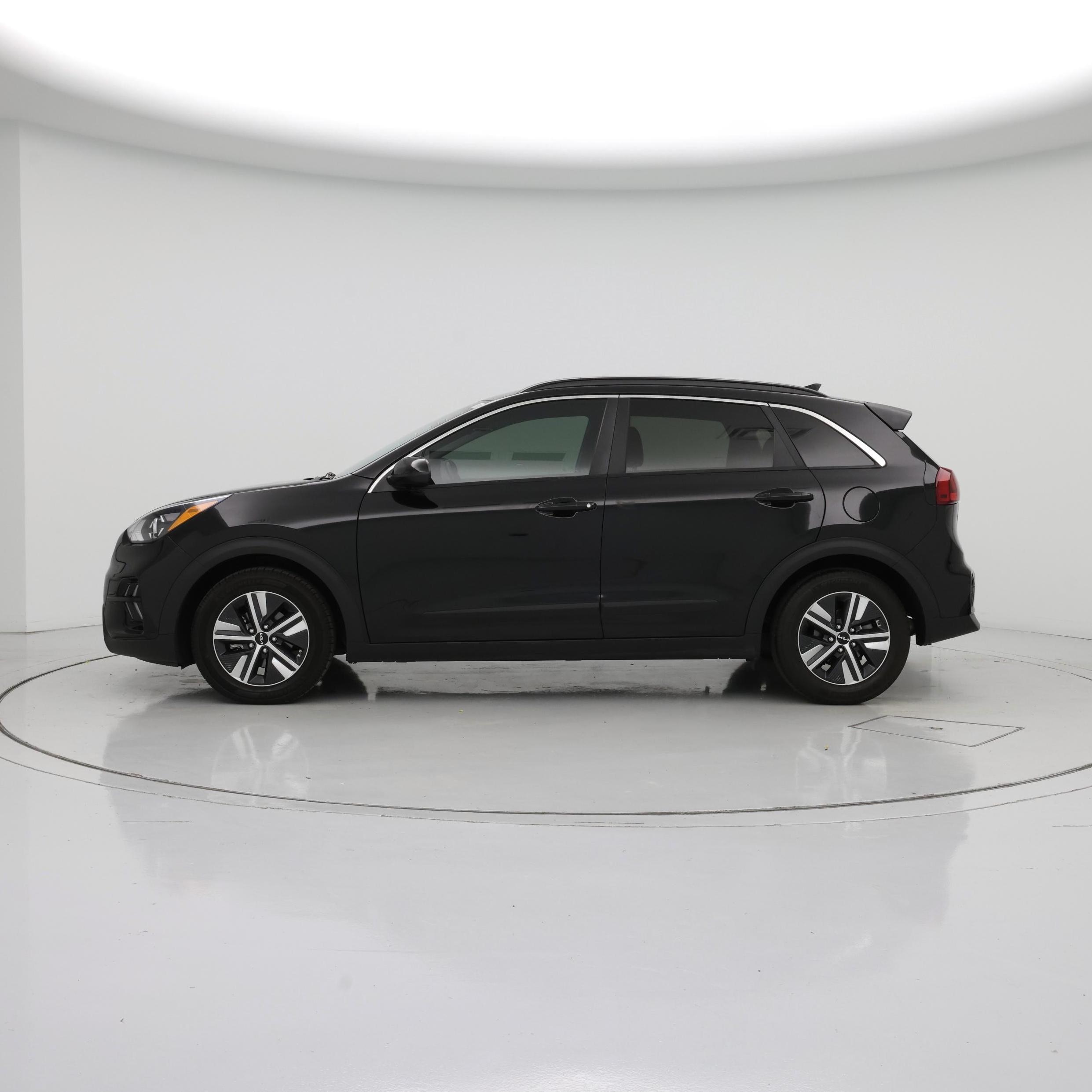 Thumbnail: 2022 Kia Niro - 3