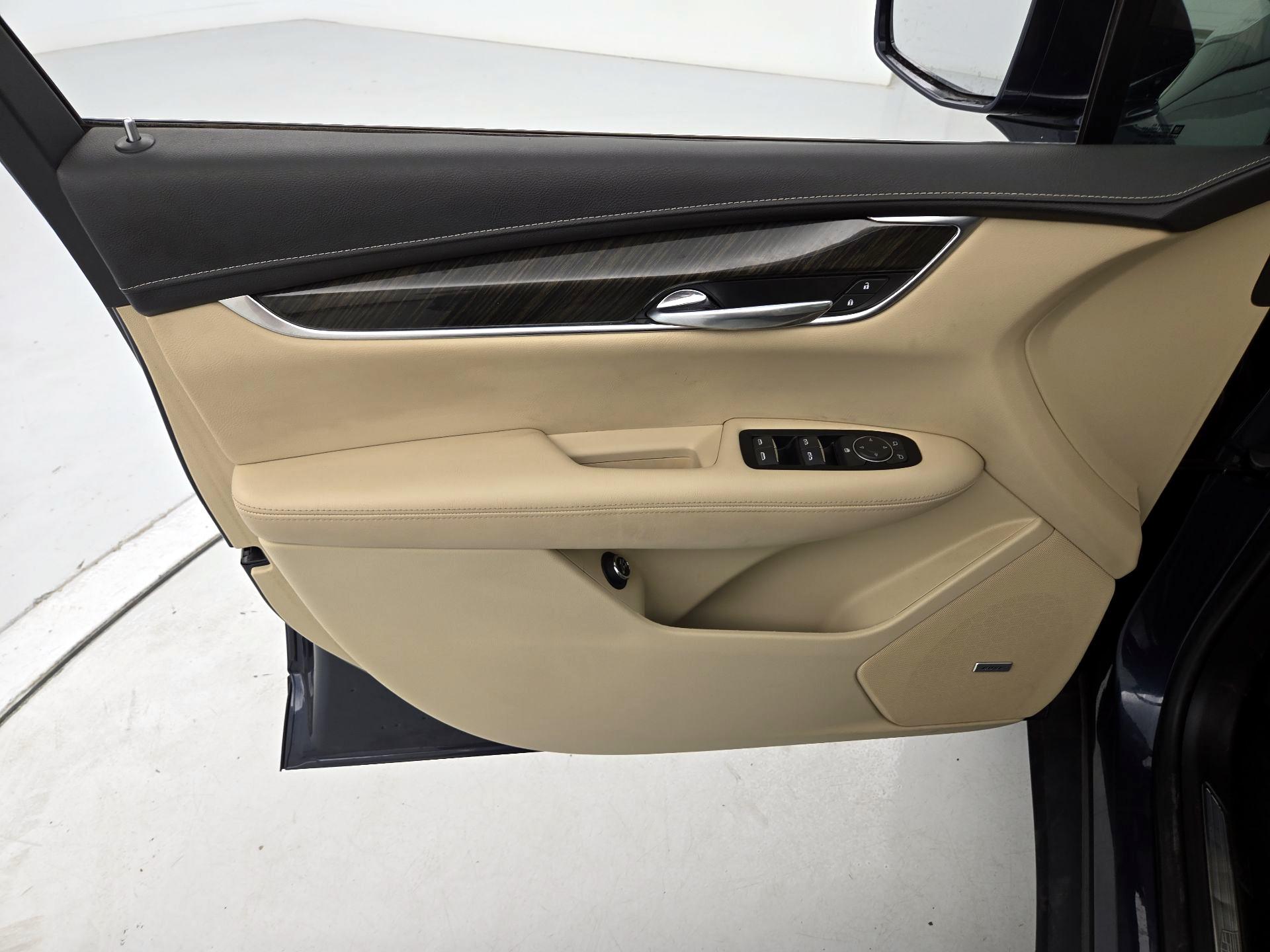 Thumbnail: 2019 Cadillac XT5 - 12