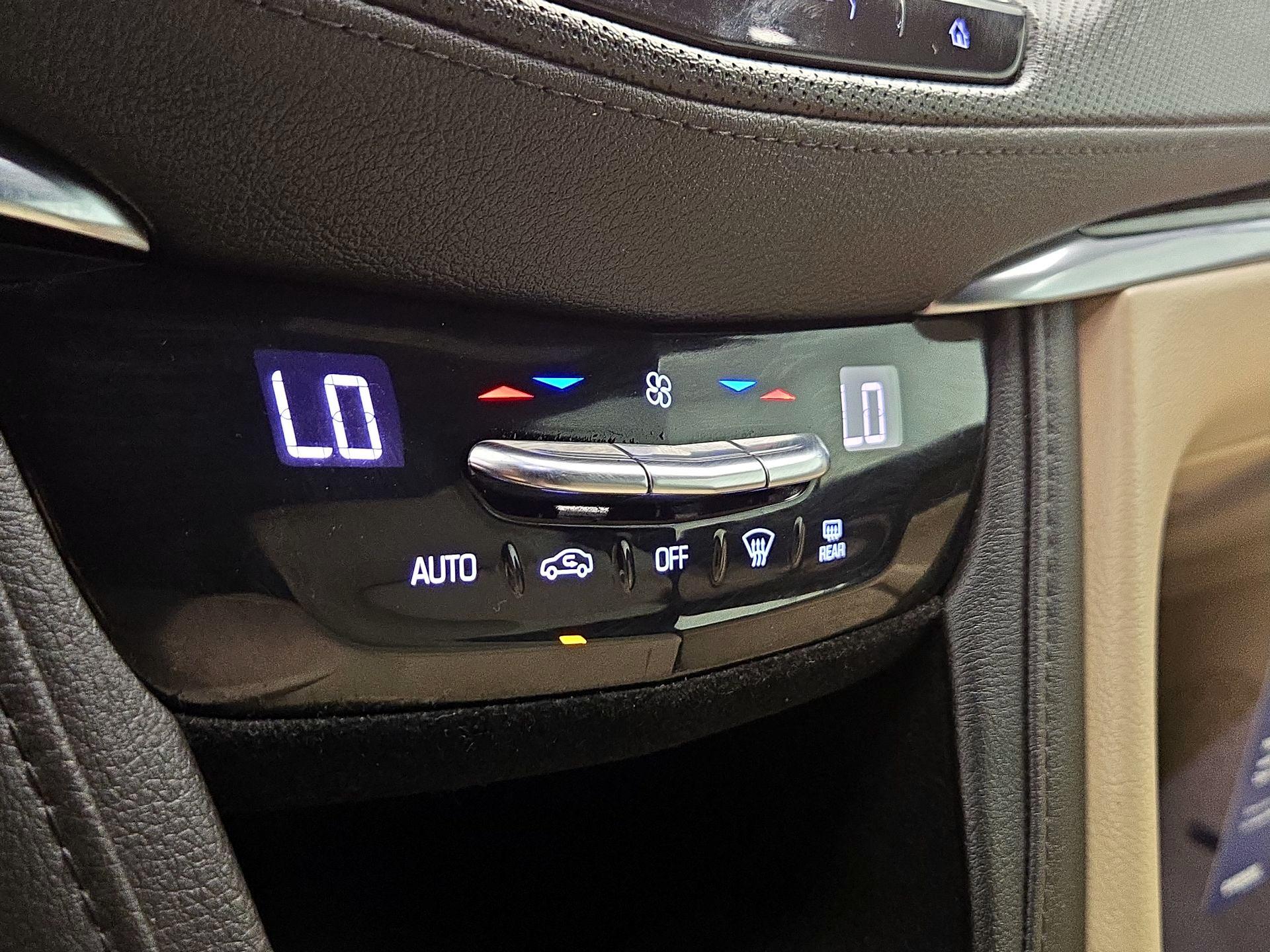 Thumbnail: 2019 Cadillac XT5 - 16
