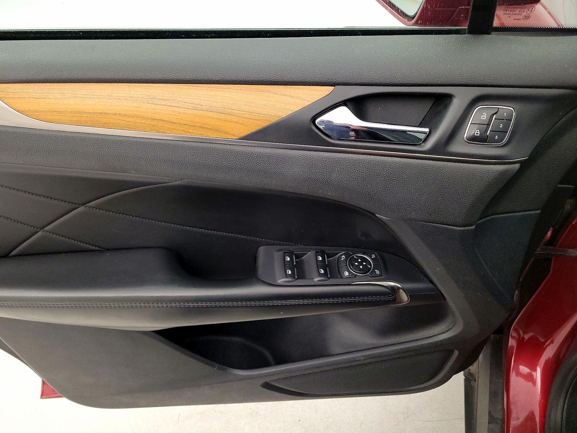 Thumbnail: 2015 Lincoln MKC - 12