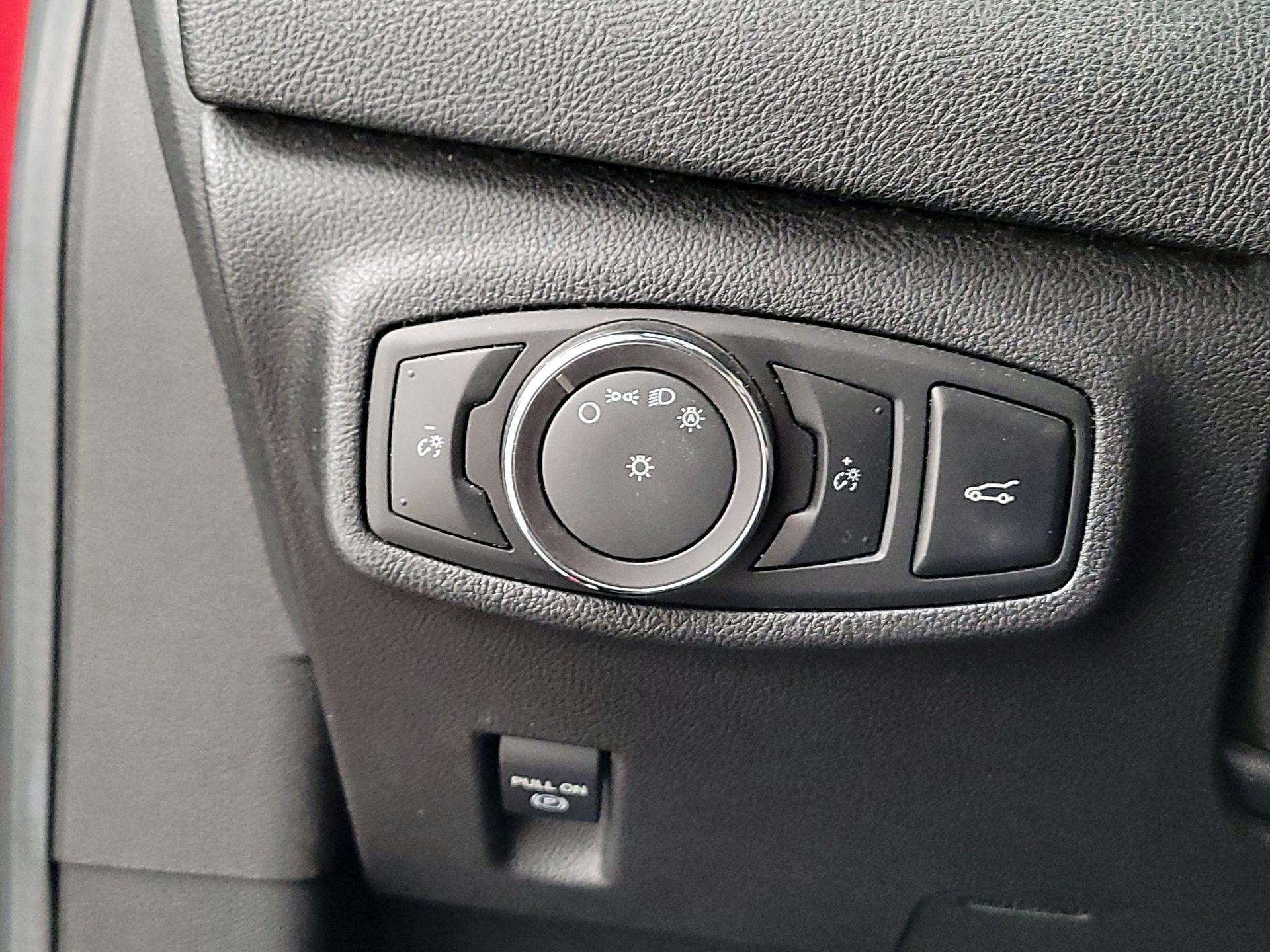 Thumbnail: 2015 Lincoln MKC - 13