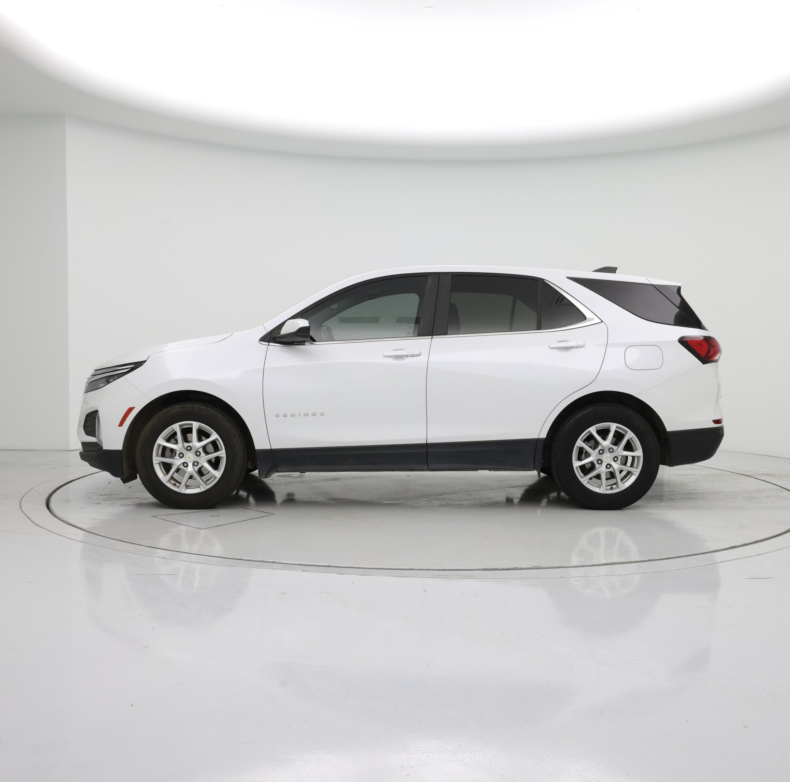 Thumbnail: 2022 Chevrolet Equinox - 3