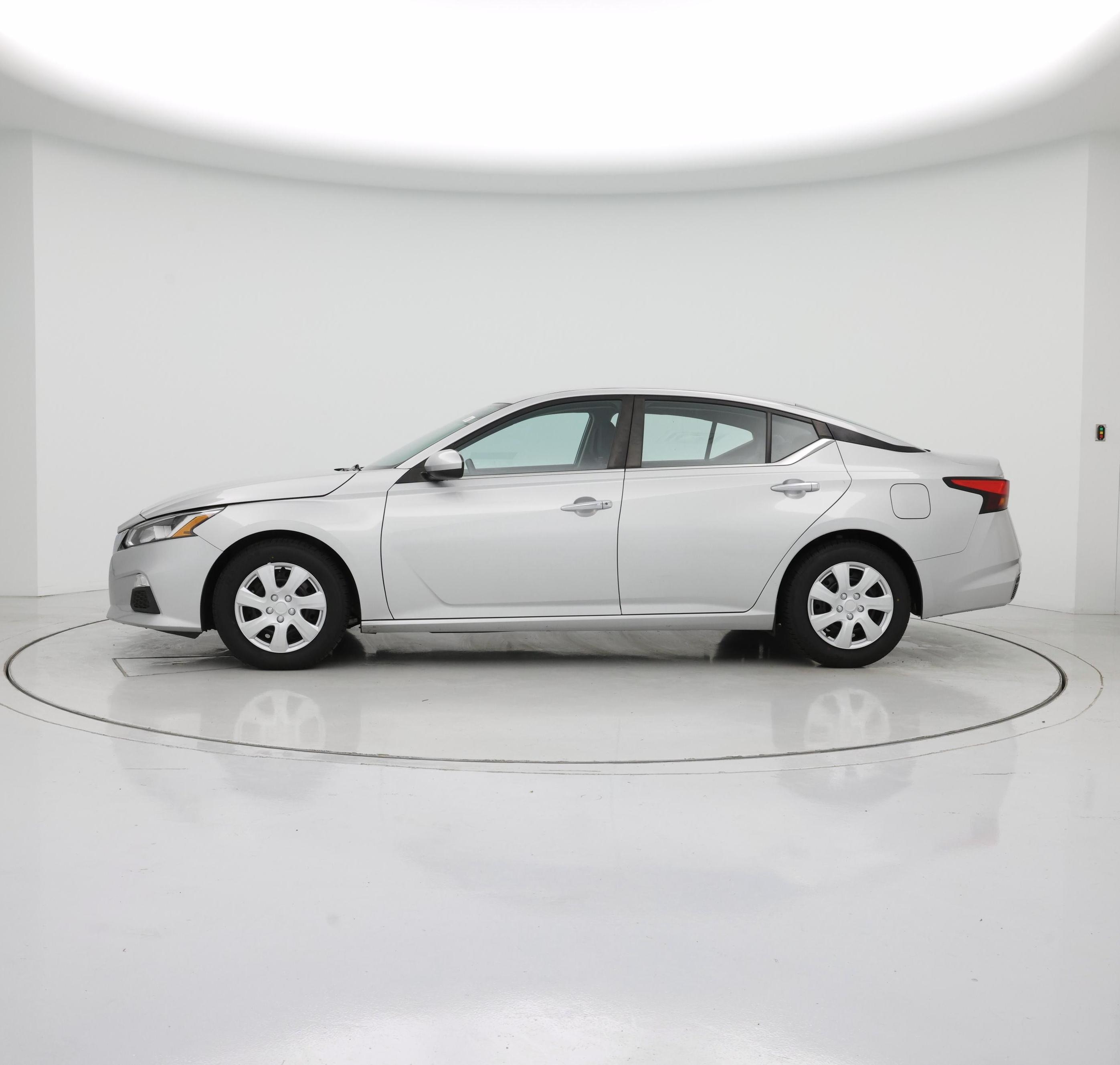 Thumbnail: 2021 Nissan Altima - 3