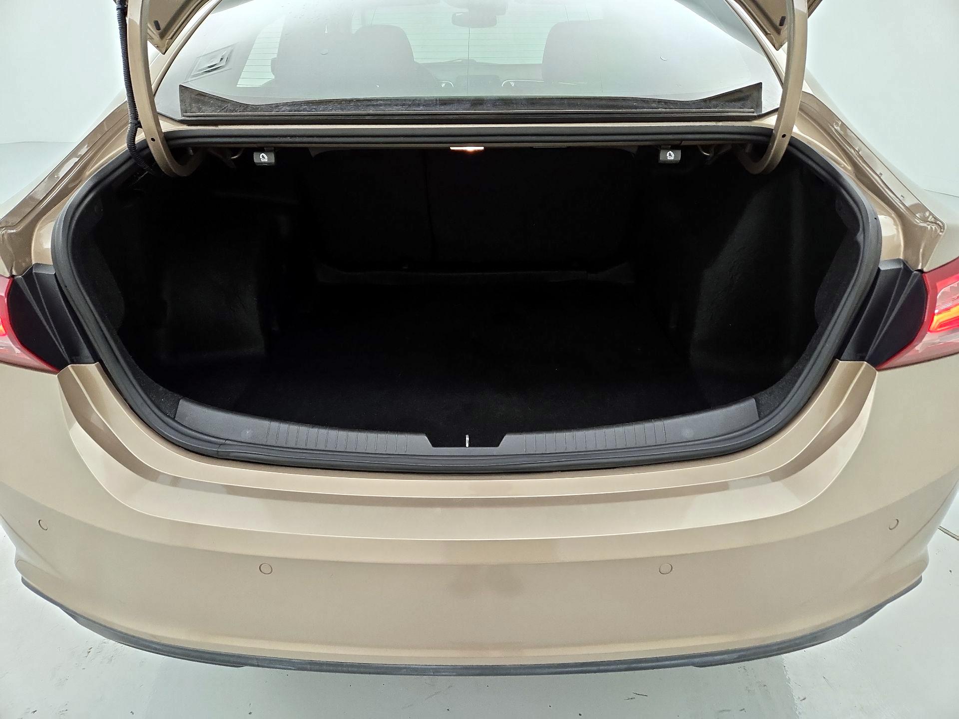 Thumbnail: 2019 Chevrolet Malibu - 20
