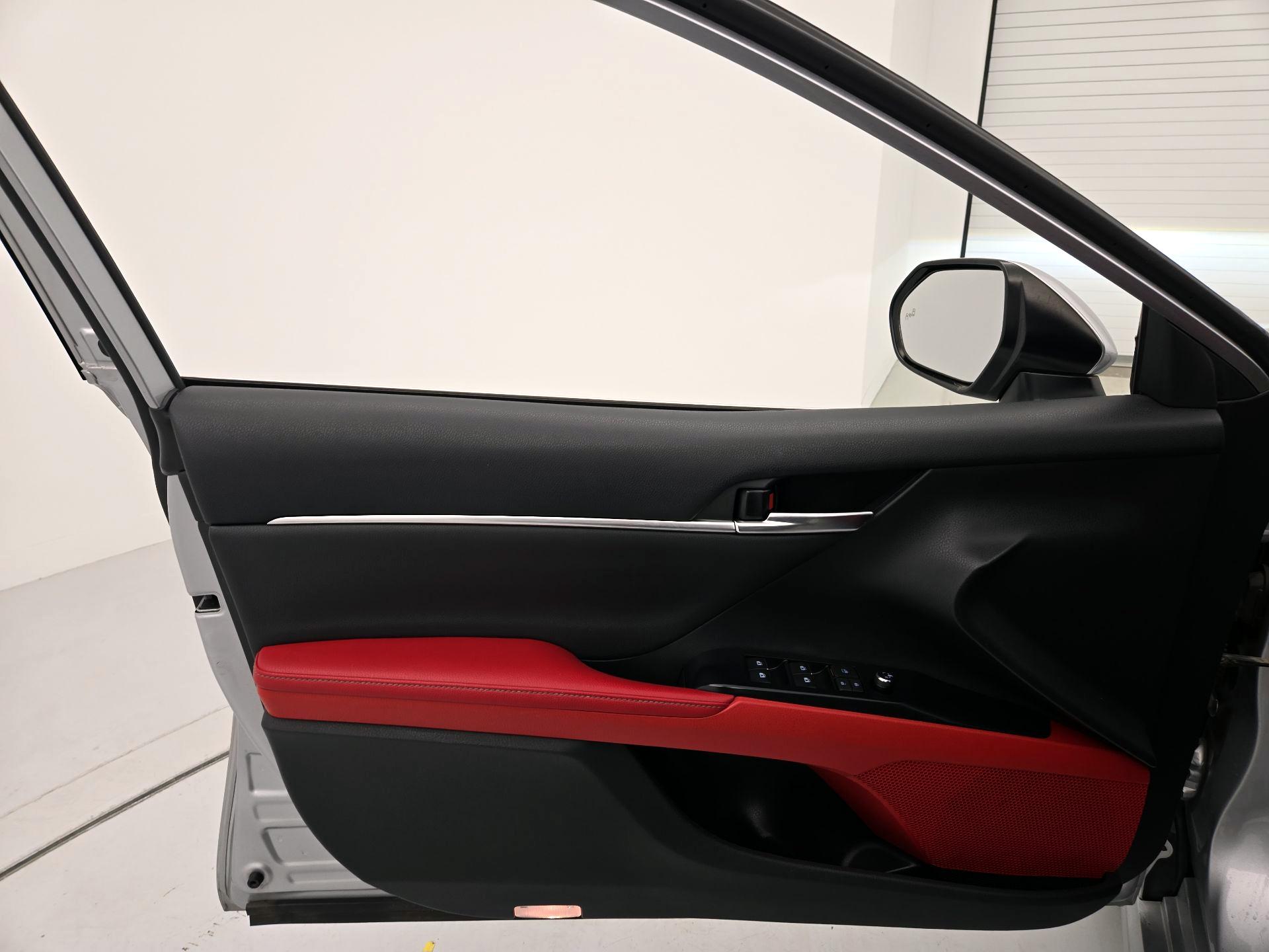 Thumbnail: 2020 Toyota Camry - 12
