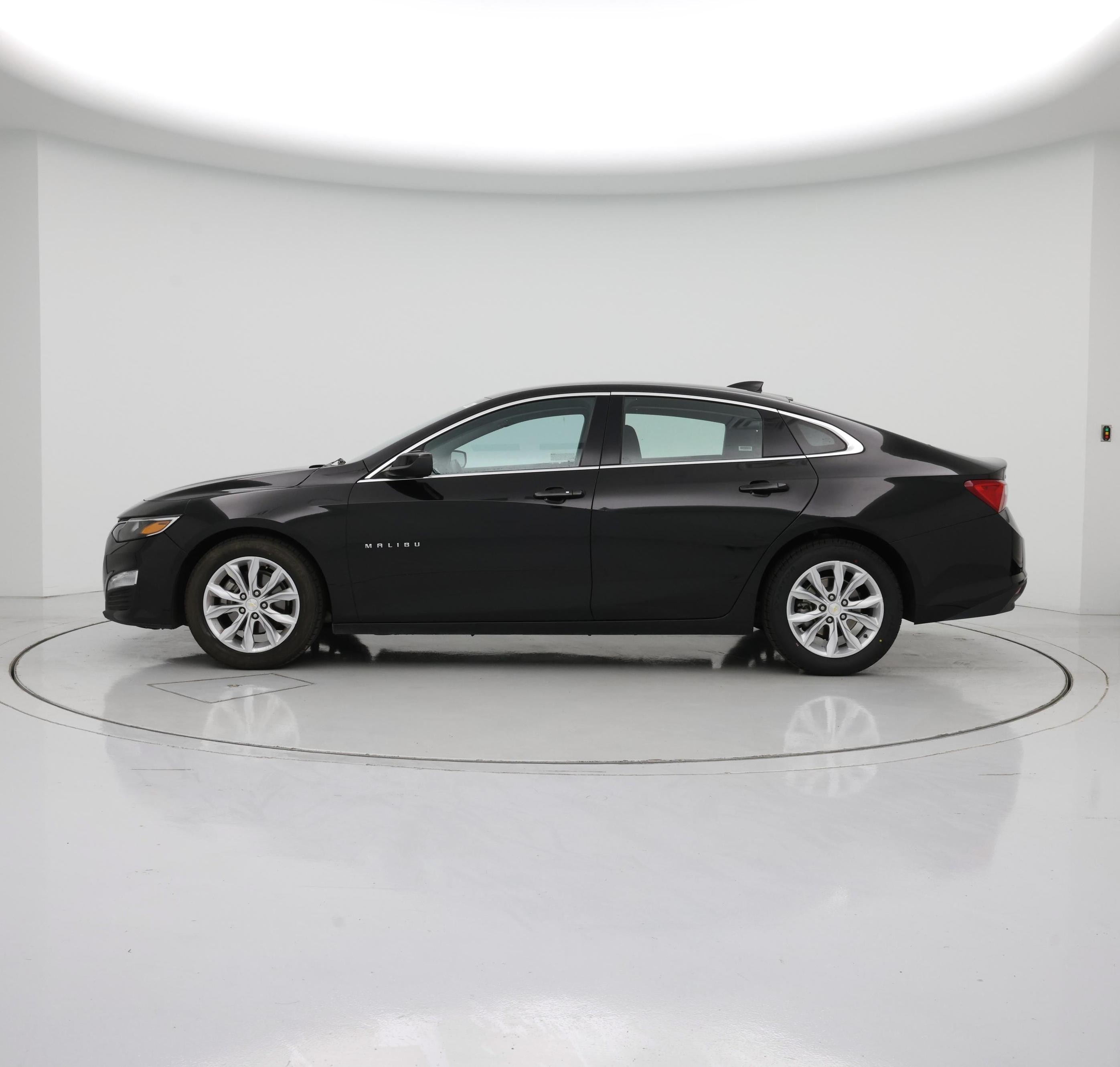 Thumbnail: 2023 Chevrolet Malibu - 3