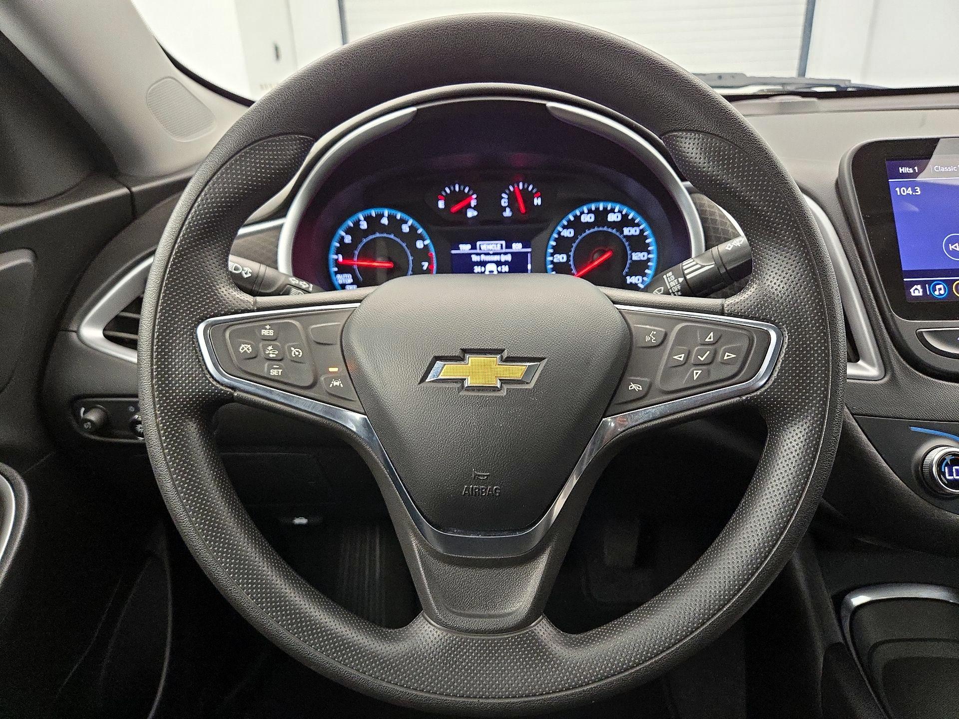 Thumbnail: 2023 Chevrolet Malibu - 10