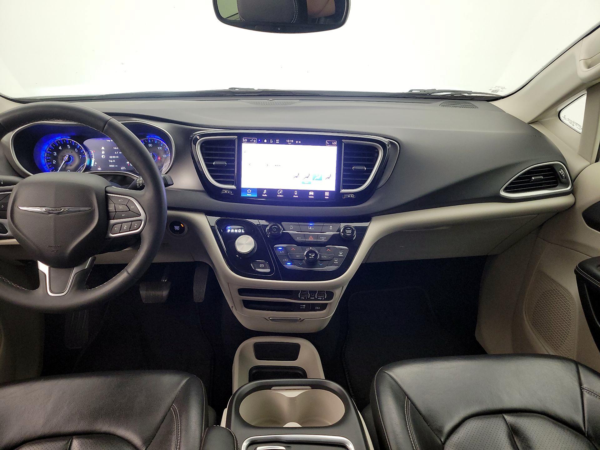 Thumbnail: 2022 Chrysler Pacifica - 9