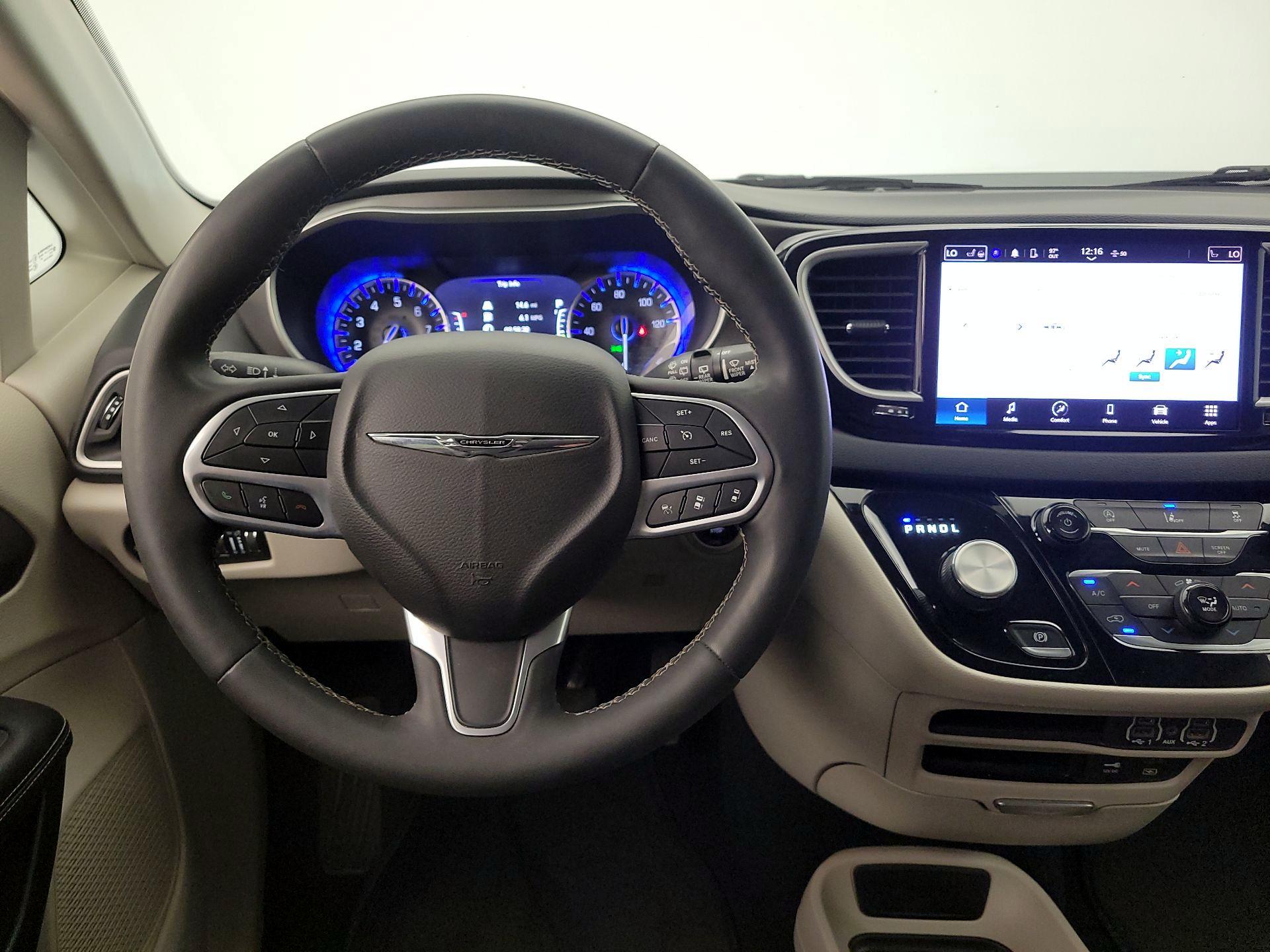 Thumbnail: 2022 Chrysler Pacifica - 10