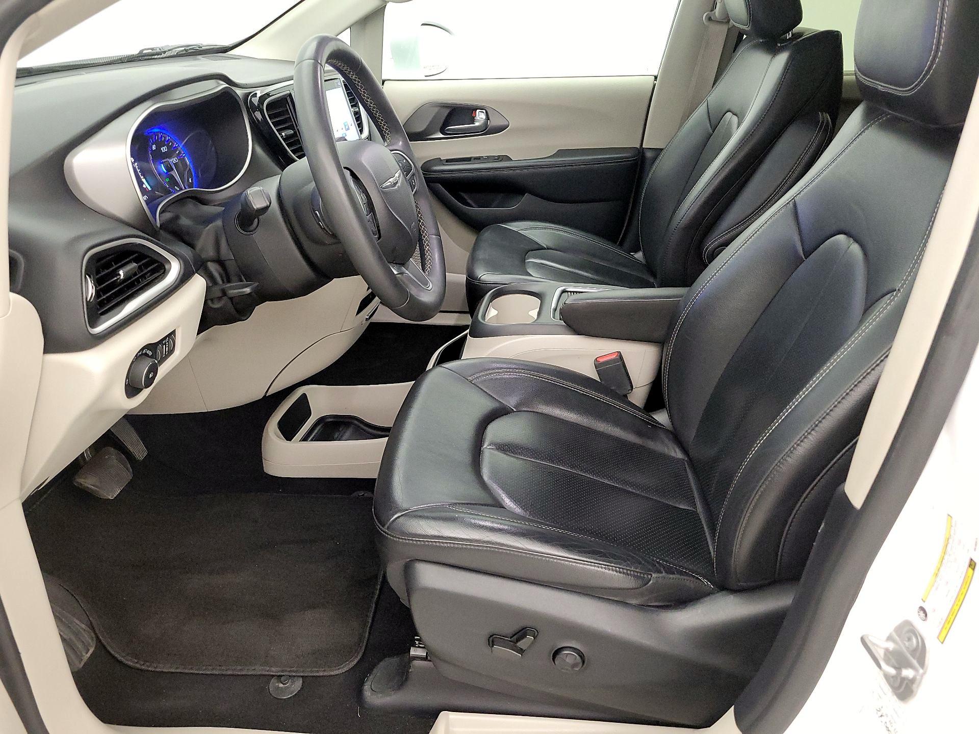 Thumbnail: 2022 Chrysler Pacifica - 11
