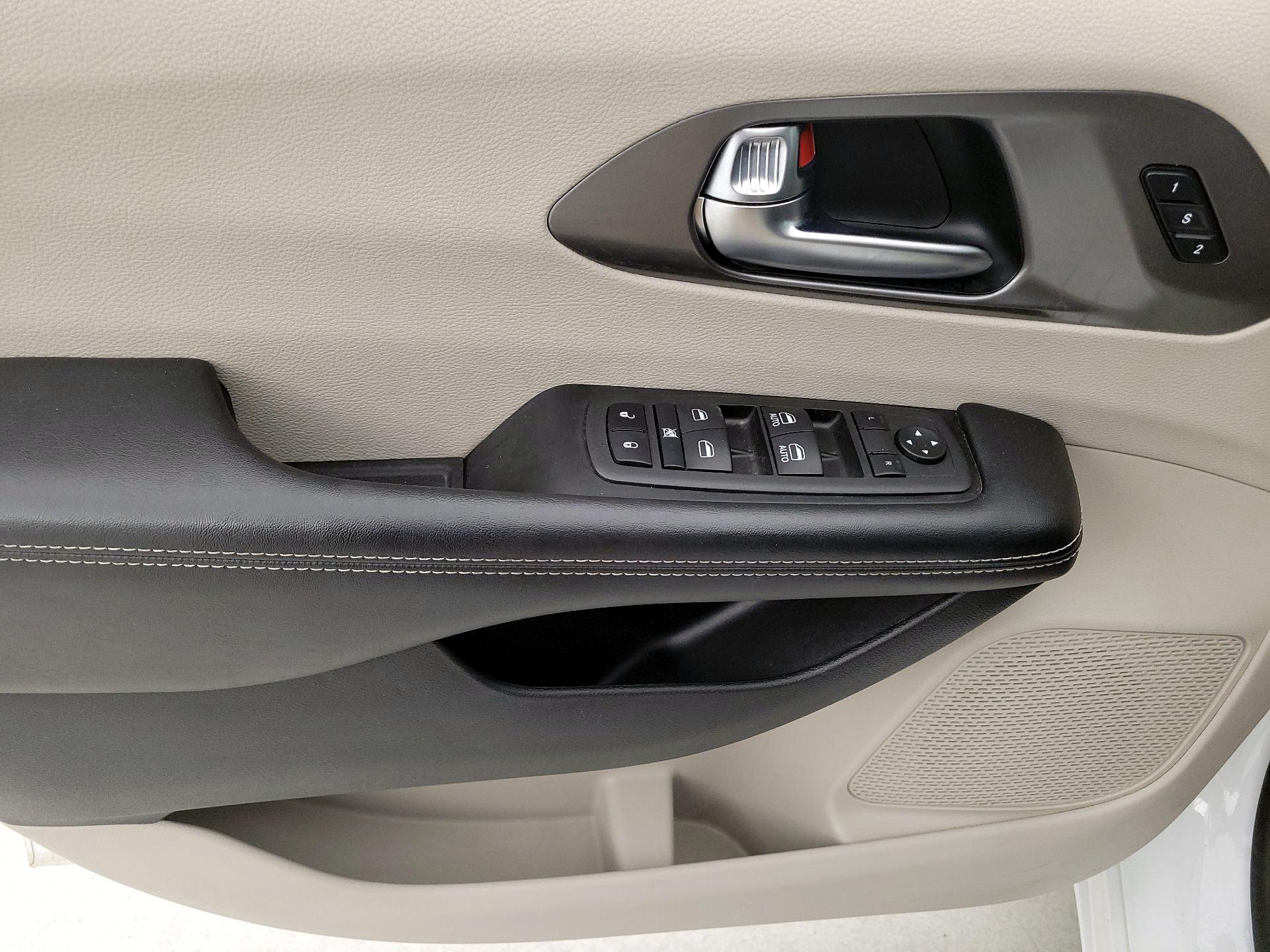 Thumbnail: 2022 Chrysler Pacifica - 12