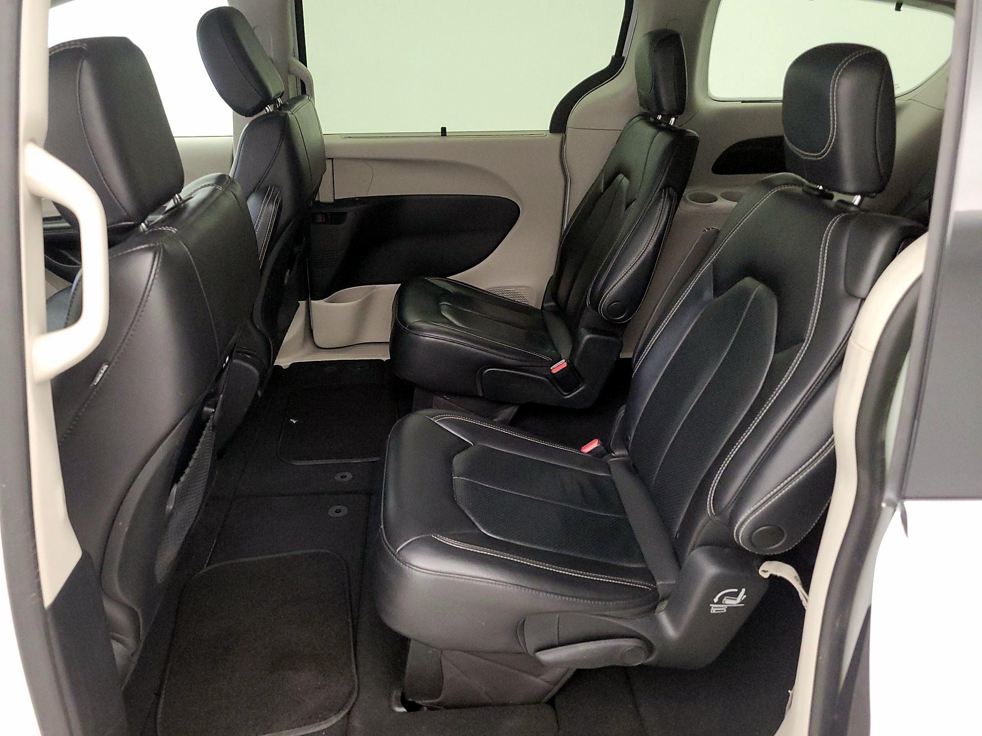 Thumbnail: 2022 Chrysler Pacifica - 19