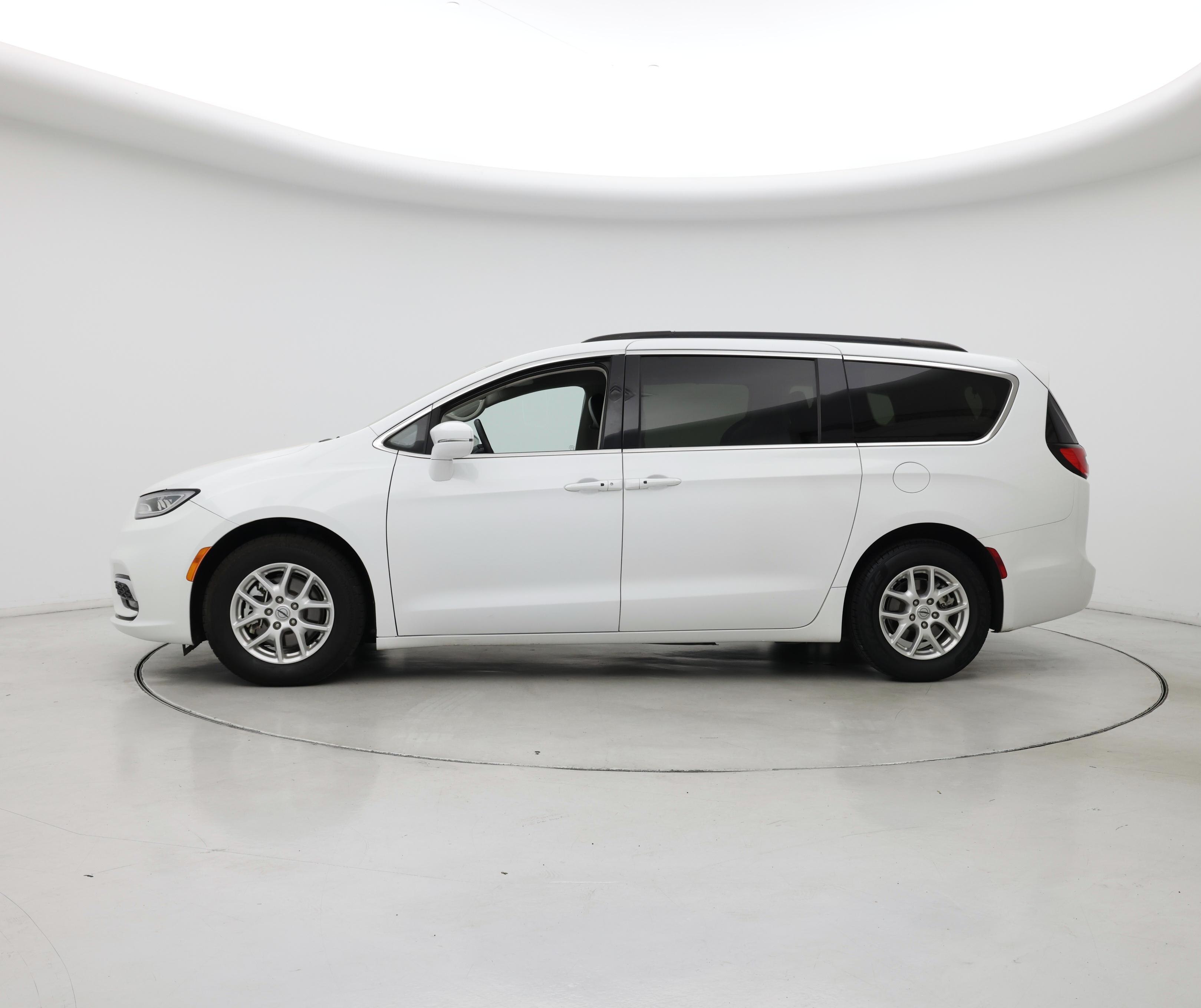 Thumbnail: 2022 Chrysler Pacifica - 3