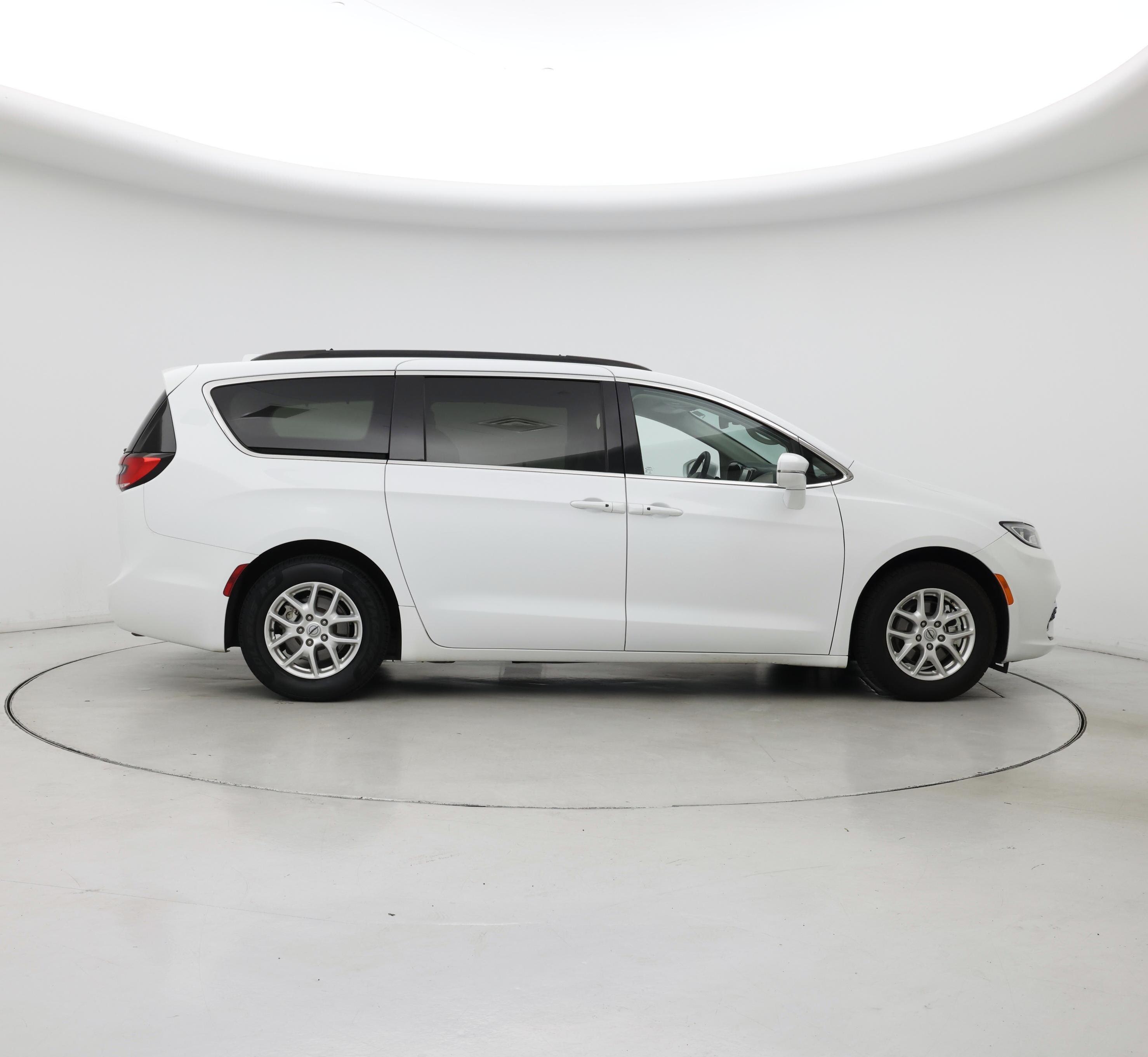 Thumbnail: 2022 Chrysler Pacifica - 7