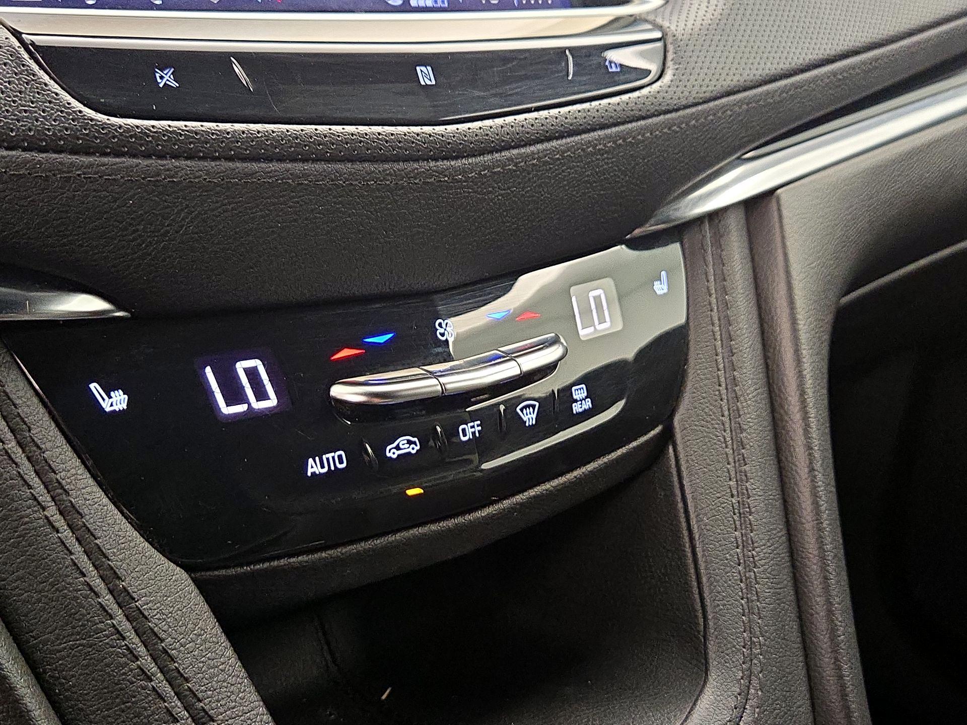 Thumbnail: 2021 Cadillac XT6 - 16